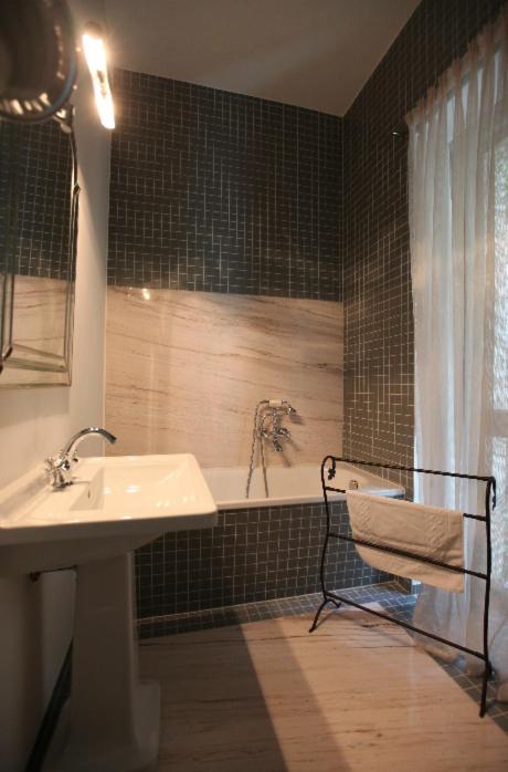 One-Bedroom Apartment (2 Adults) - Photo 9