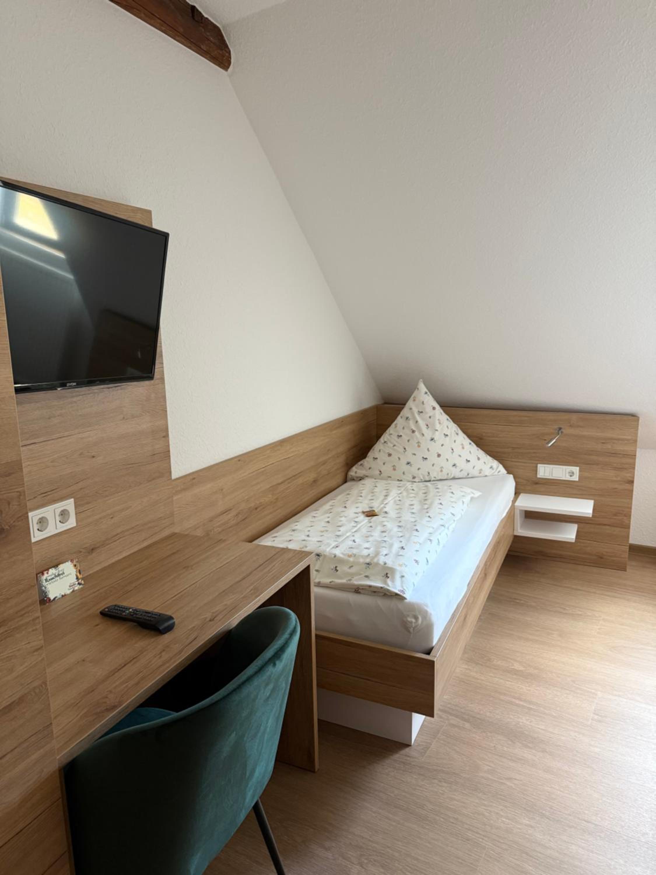 Small Twin Room photo 1