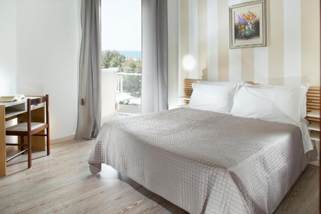 Two-Bedroom Apartment with Sea View - Photo 1