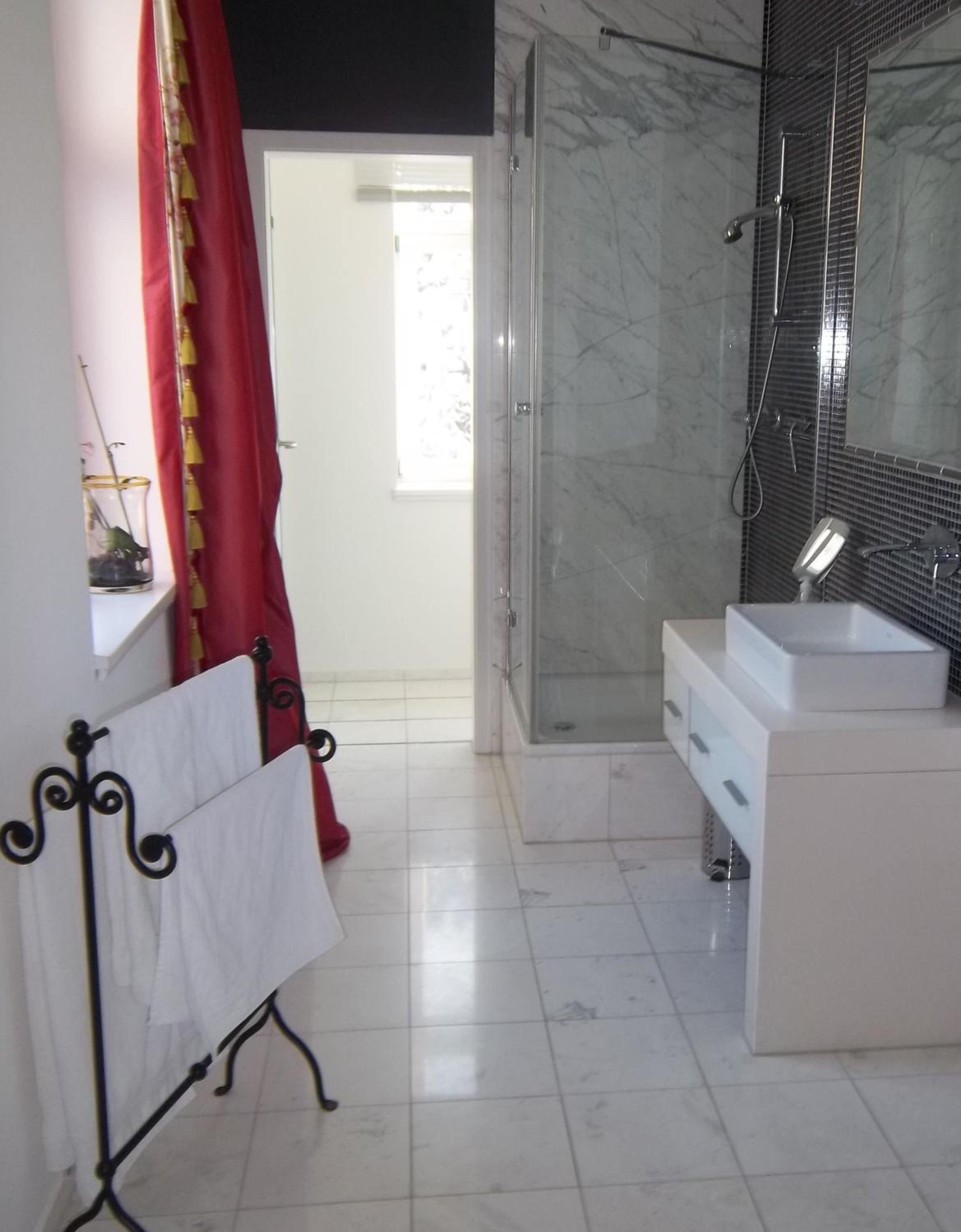 One-Bedroom Apartment (2 Adults) - Photo 3