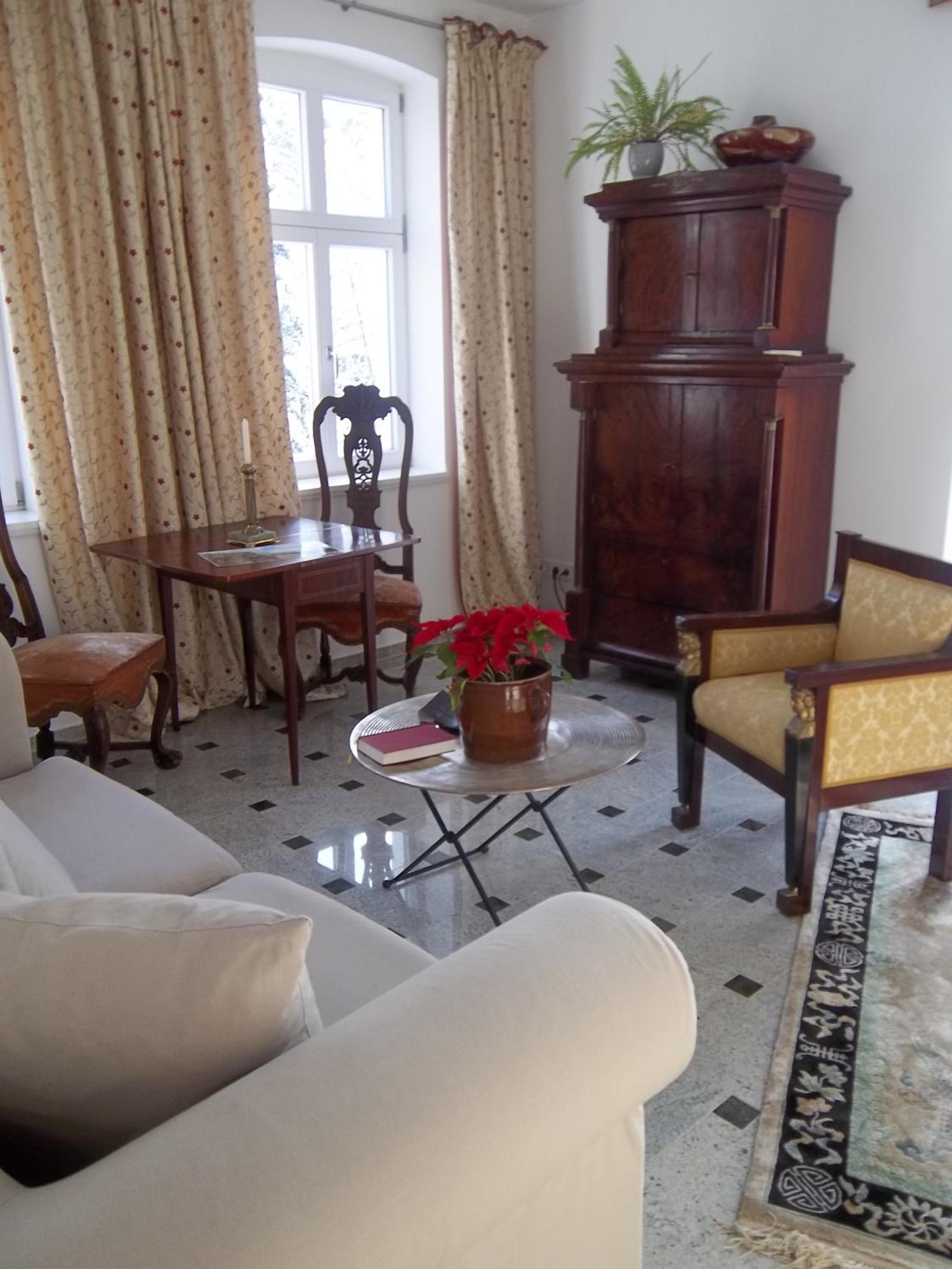 One-Bedroom Apartment (2 Adults) - Photo 2