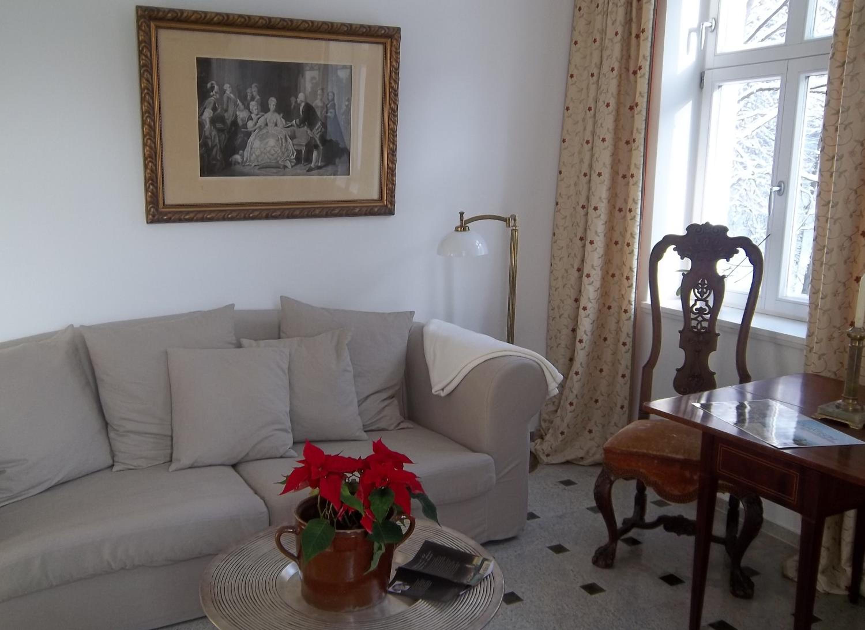 Two-Bedroom Apartment (4 Adults) - Photo 3