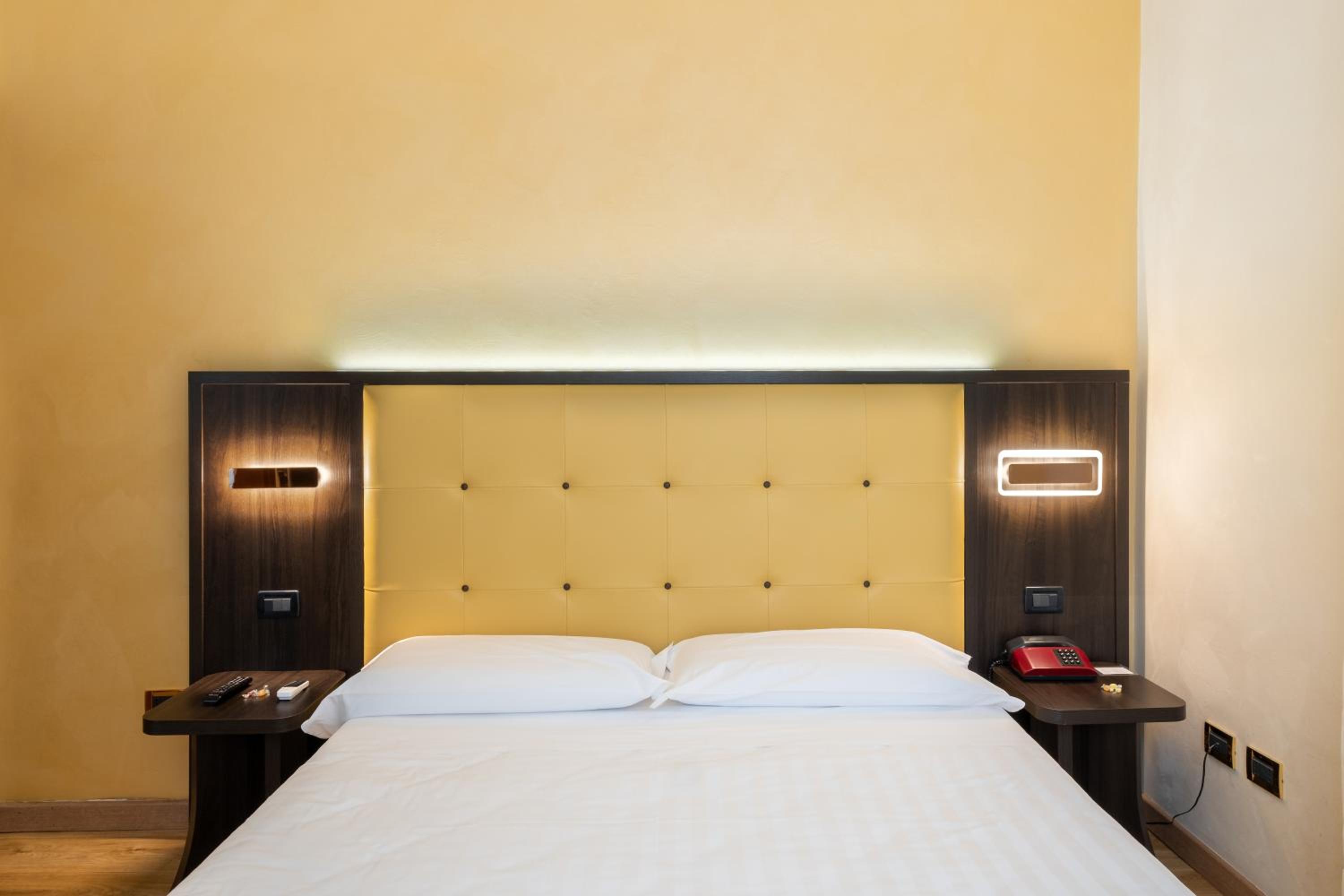Double or Twin Room - Photo 19