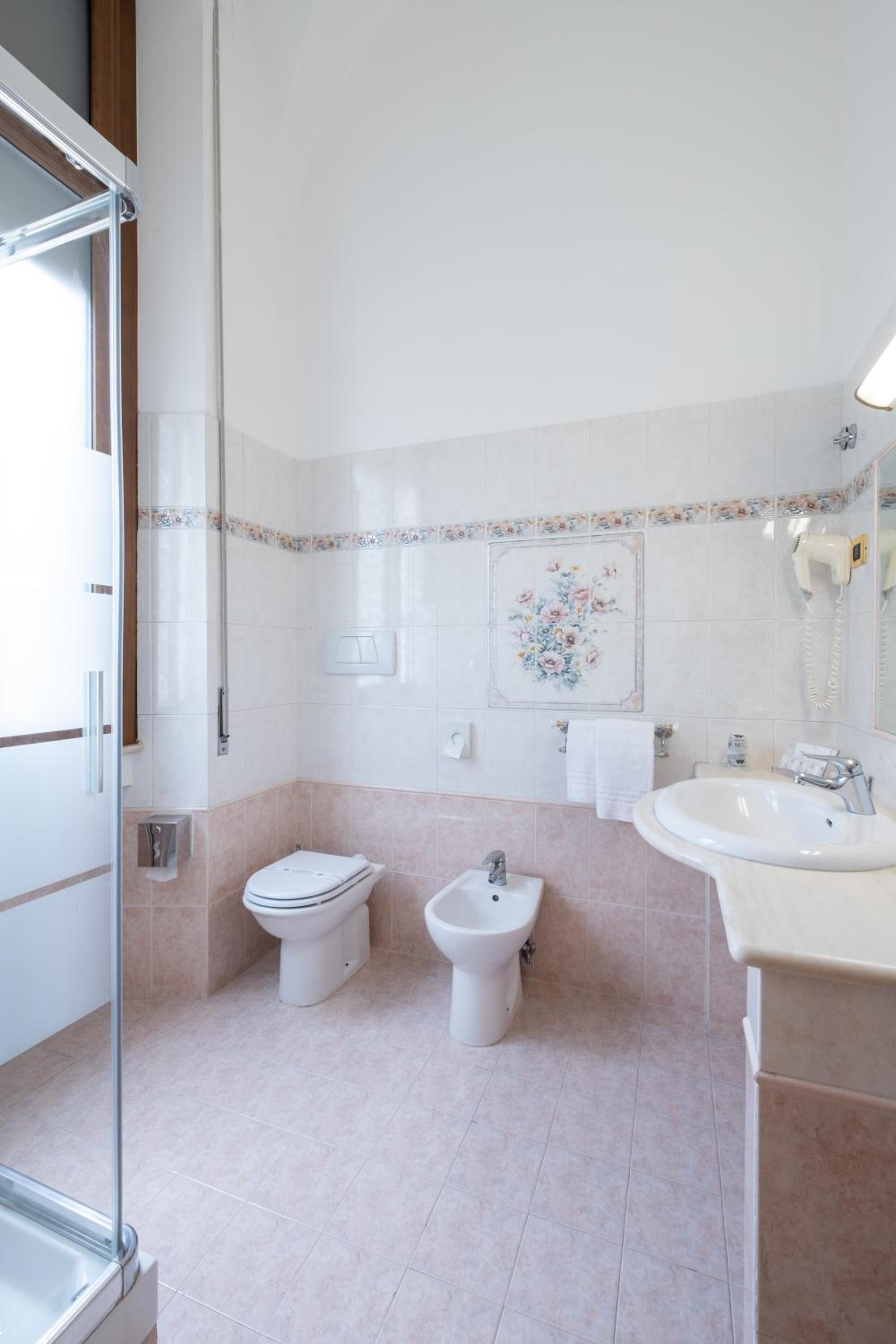 Double or Twin Room - Photo 21