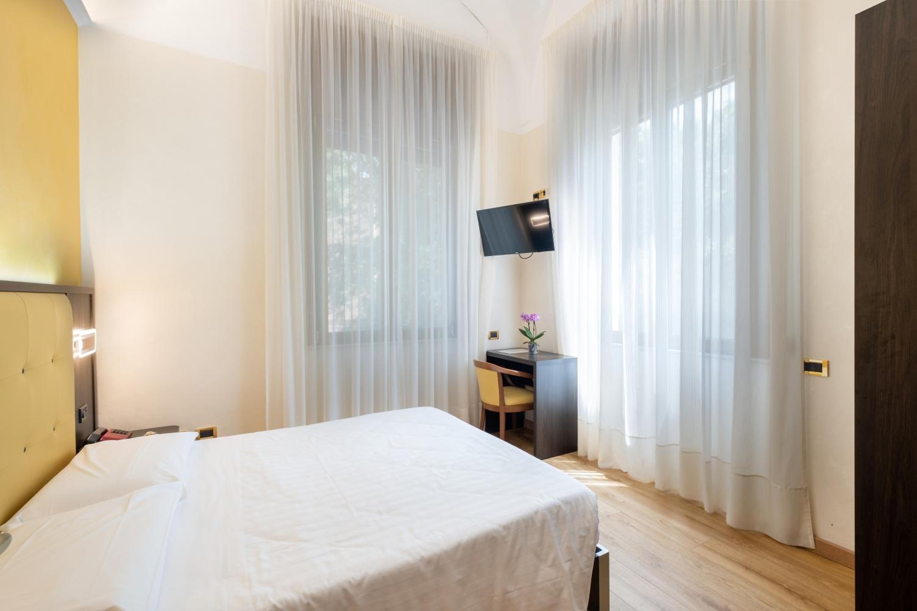 Double or Twin Room - Photo 22
