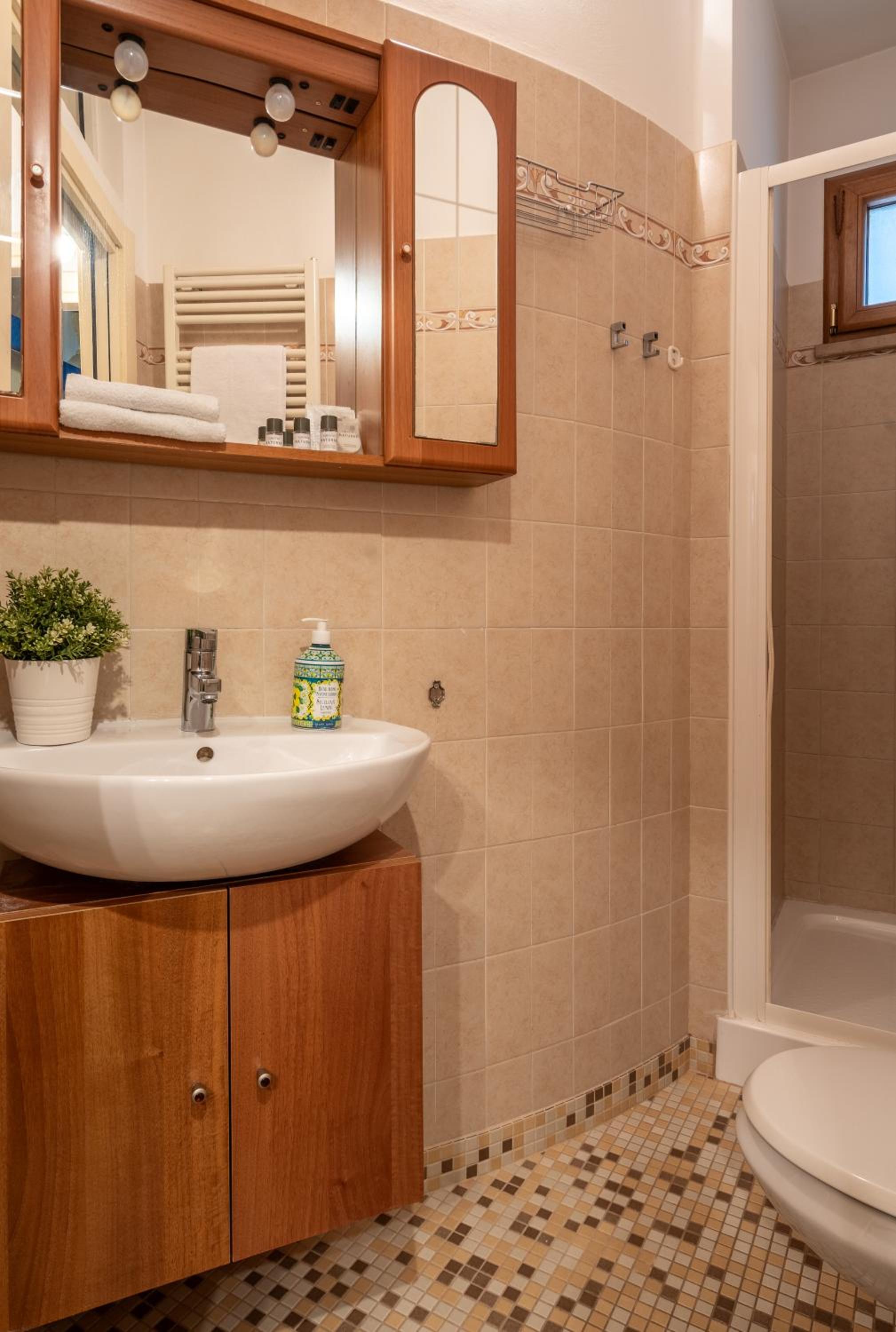 One-Bedroom Apartment with Balcony photo 1
