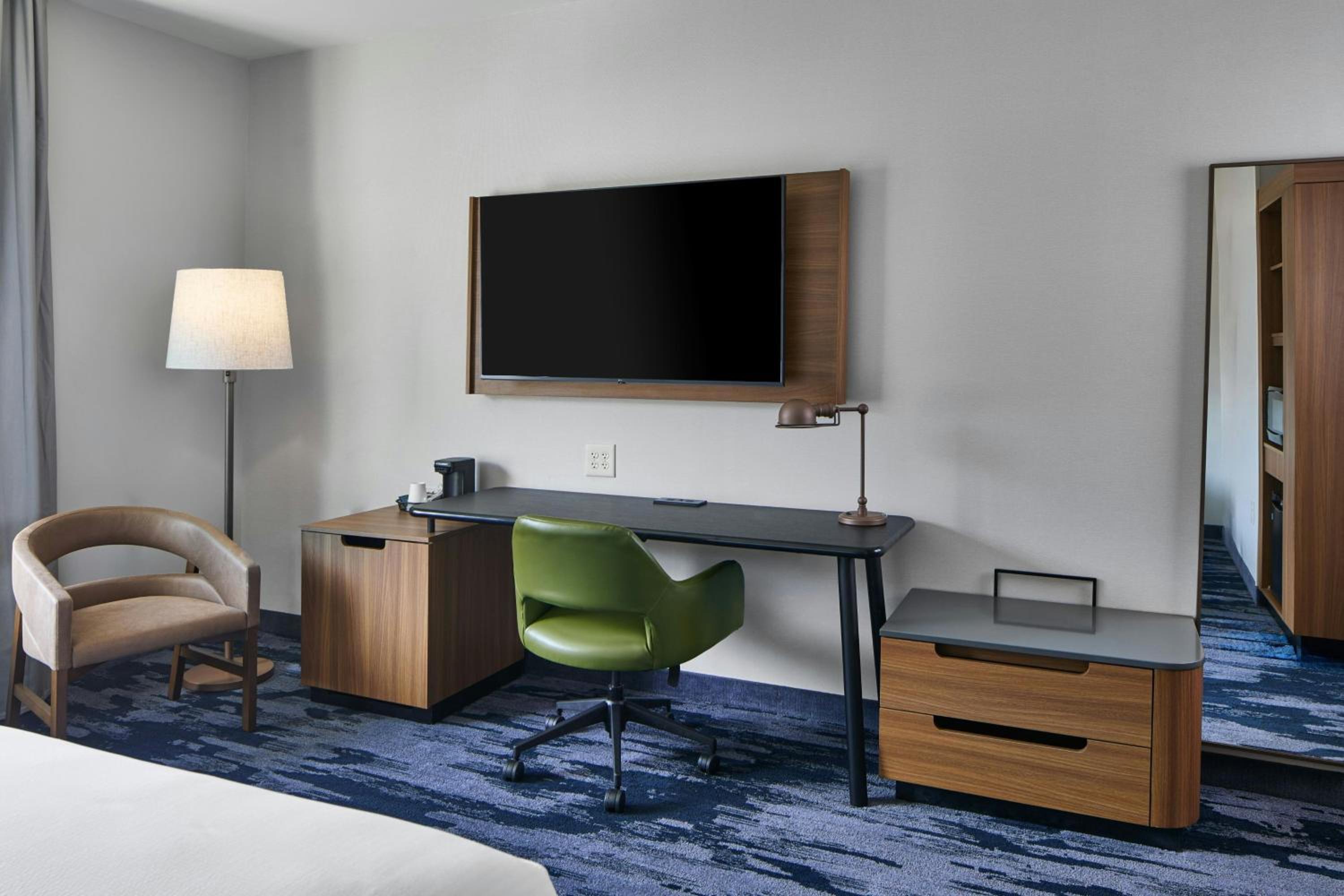 Standard King Room - Photo 3