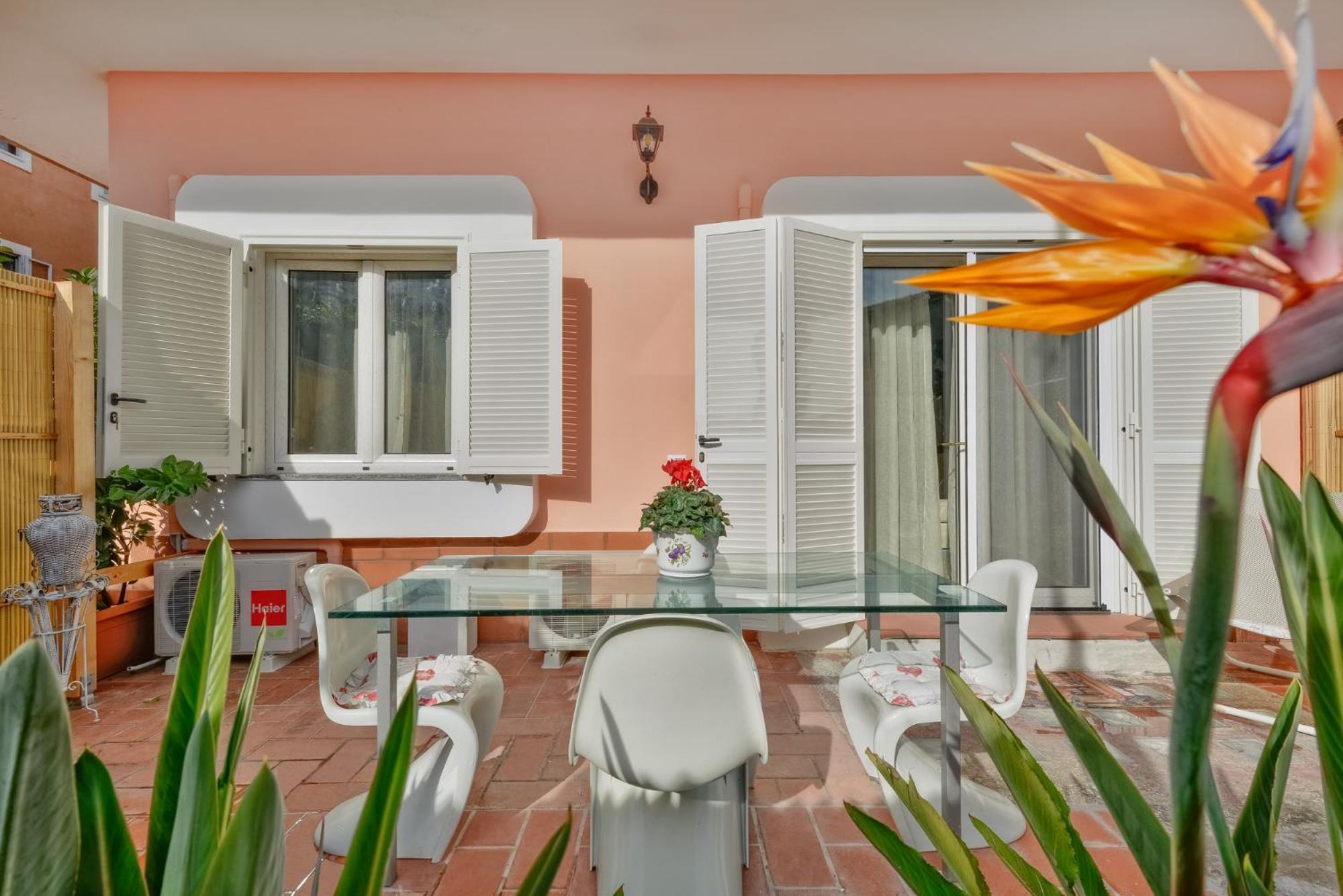 Two-Bedroom Apartment with Garden View photo 2