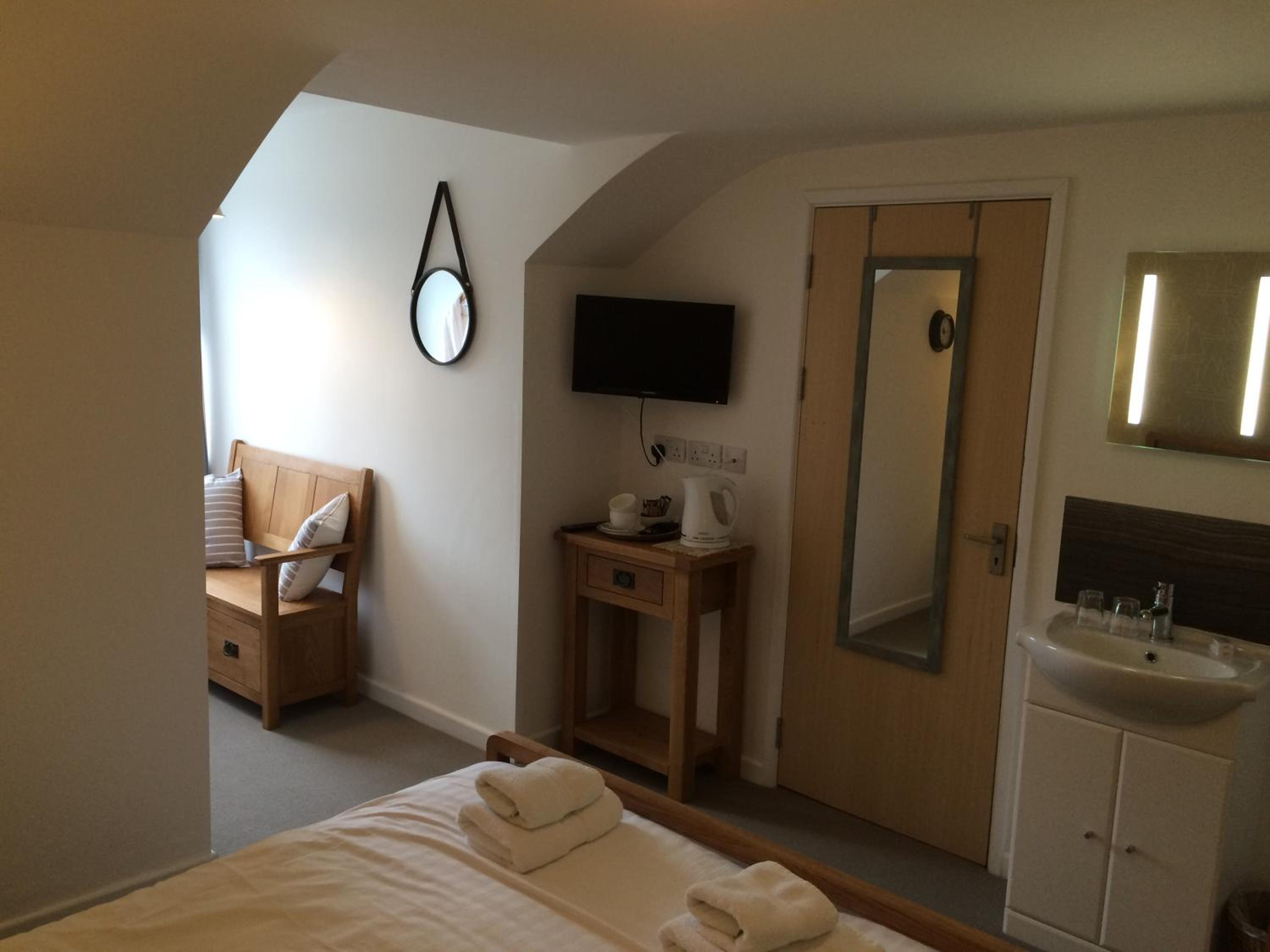 Double Room with Shared Bathroom photo 3