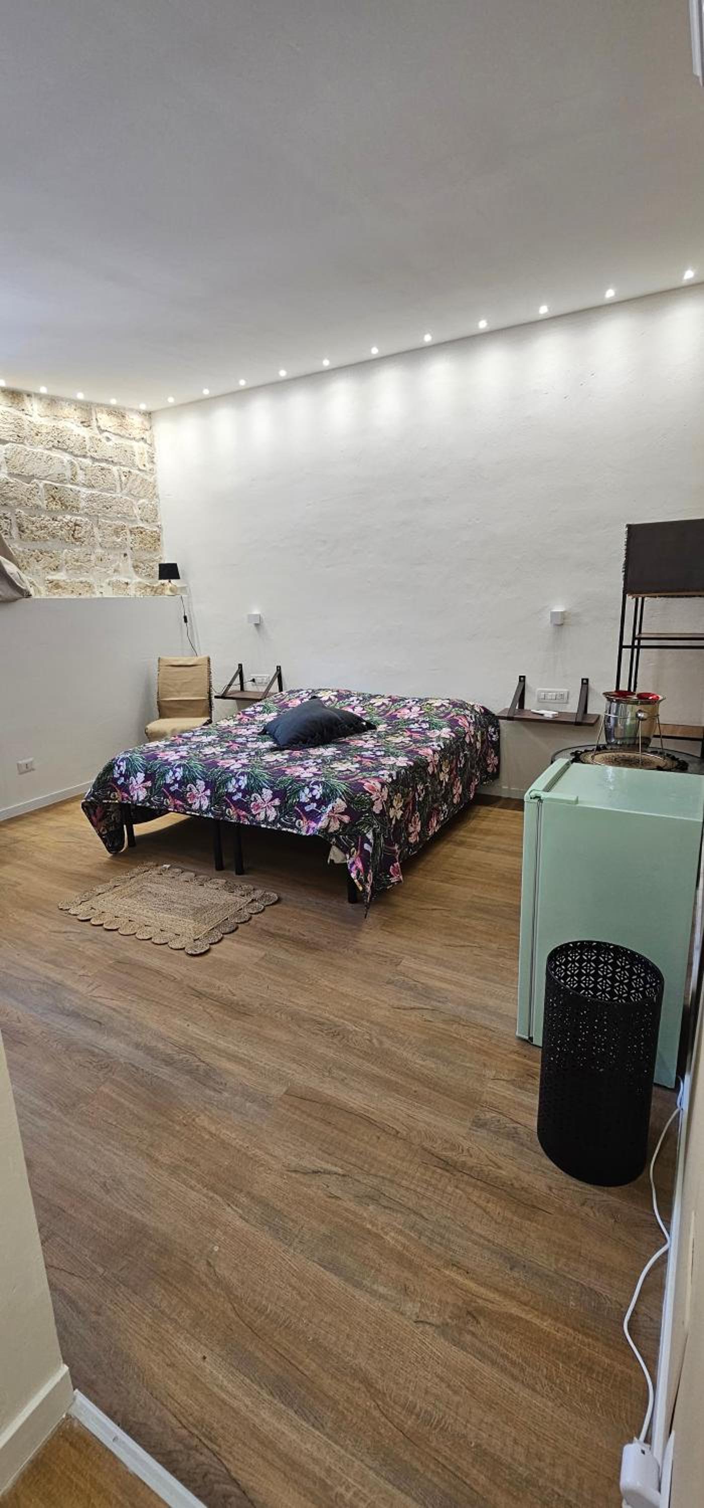 Large Double Room - Photo 2