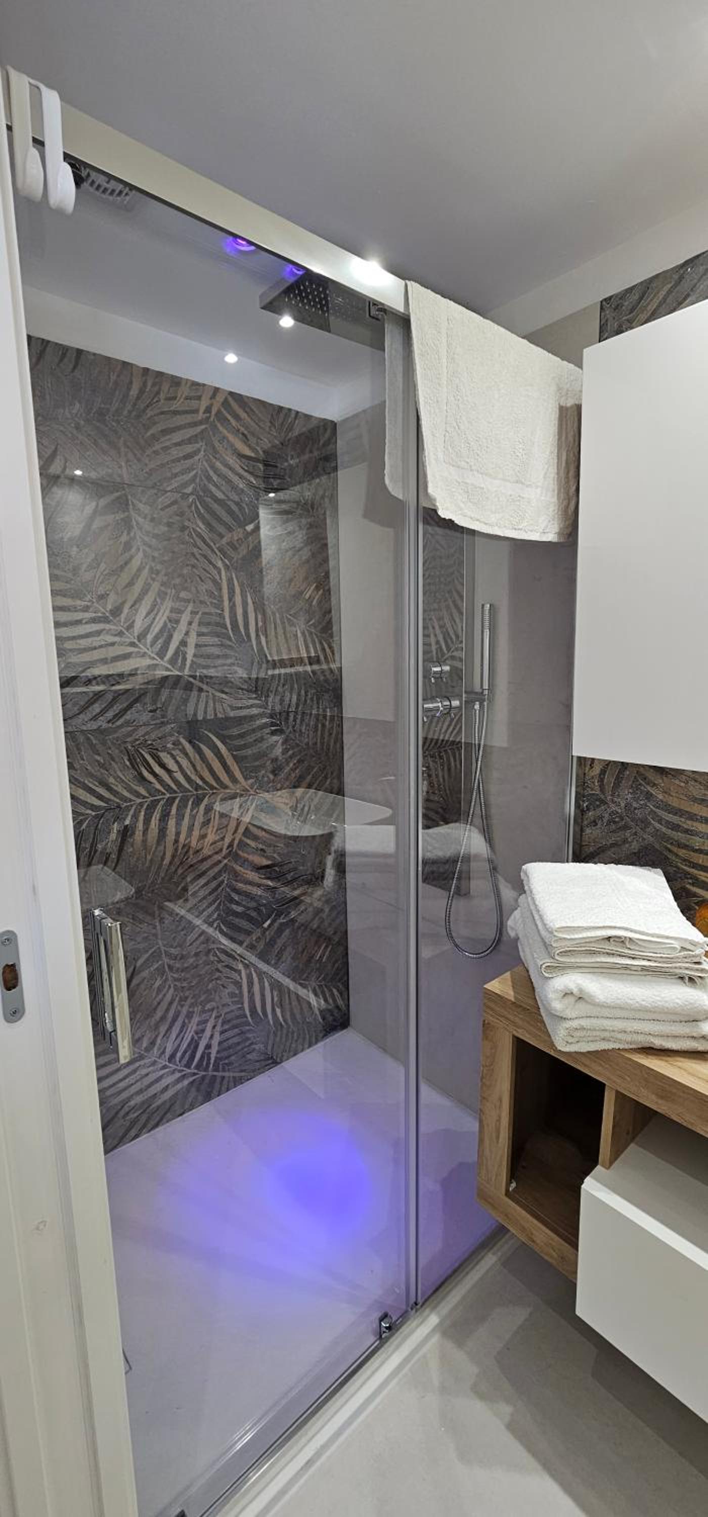 Large Double Room - Photo 4