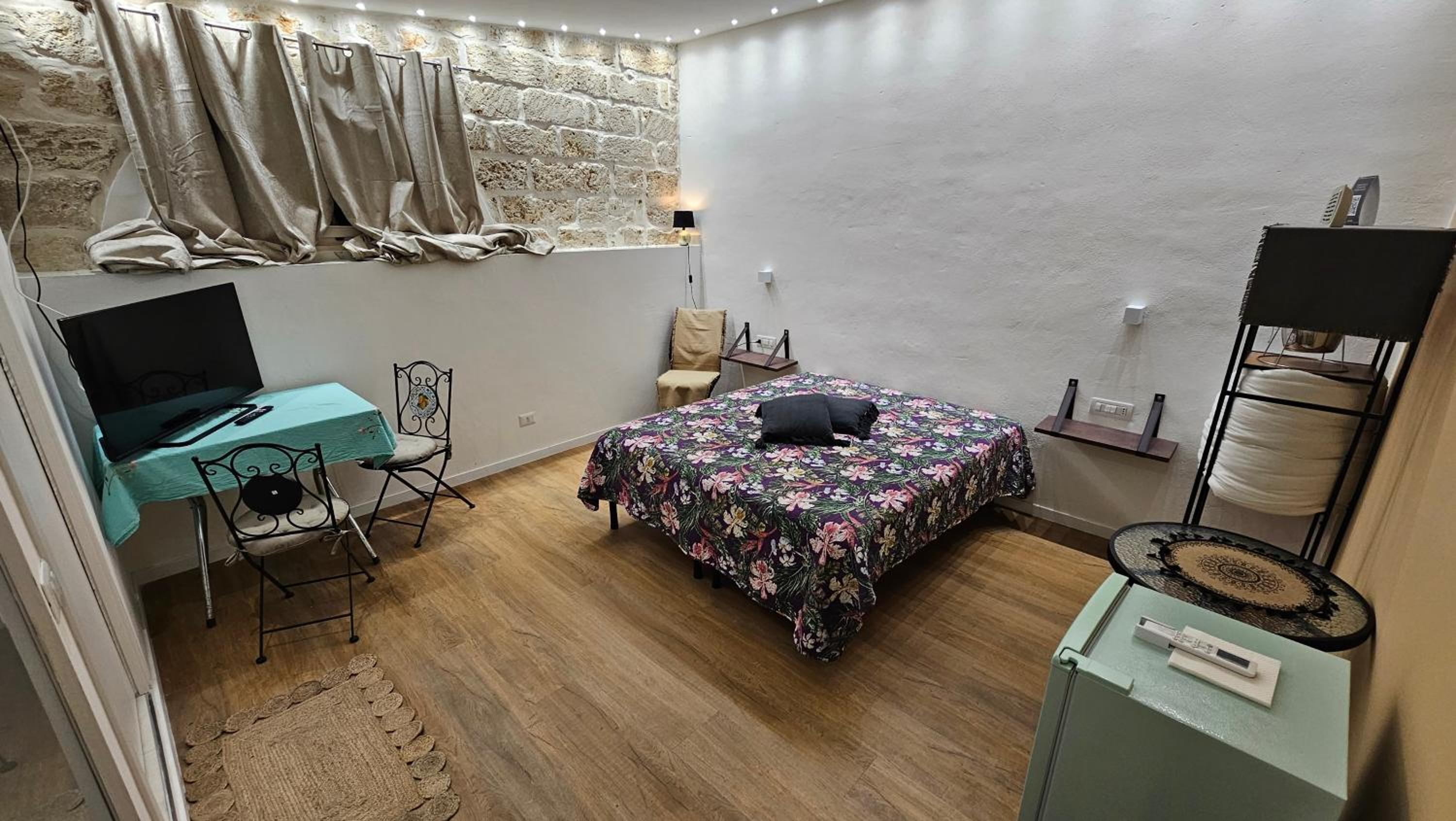Large Double Room - Photo 5