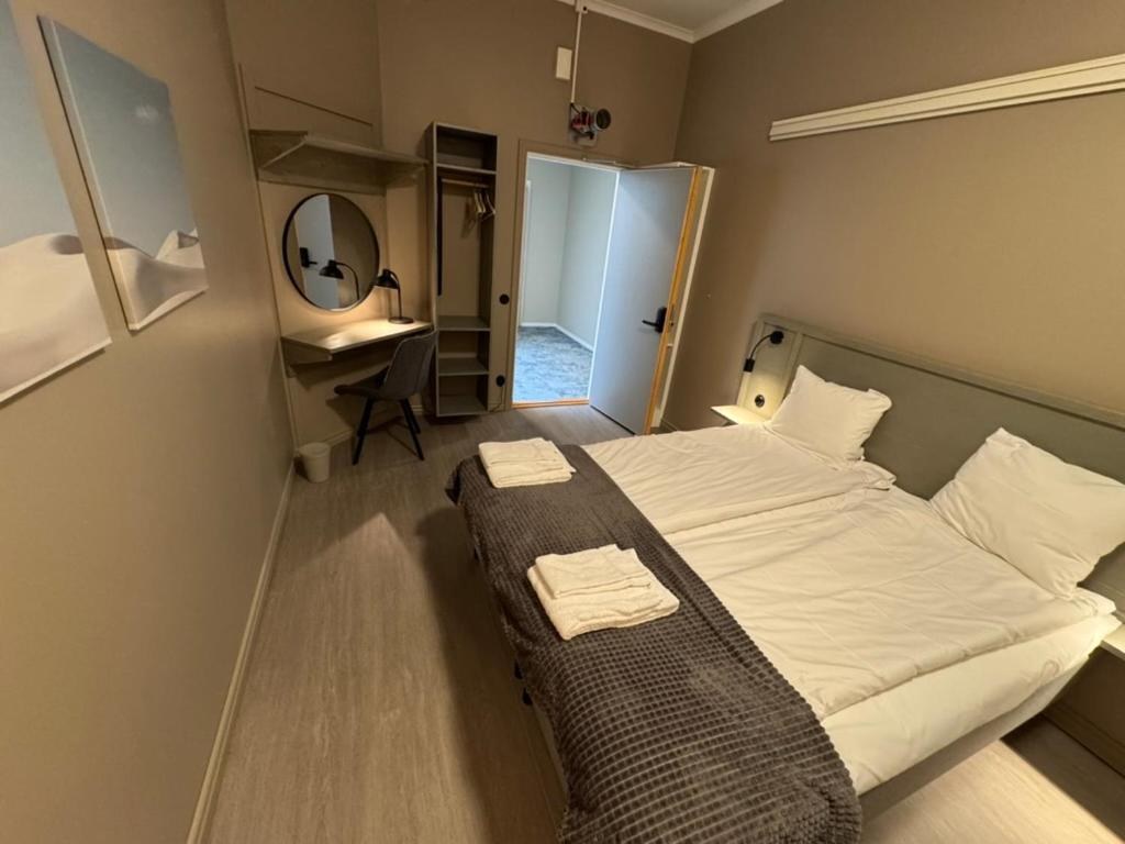 Budget Double Room photo 3