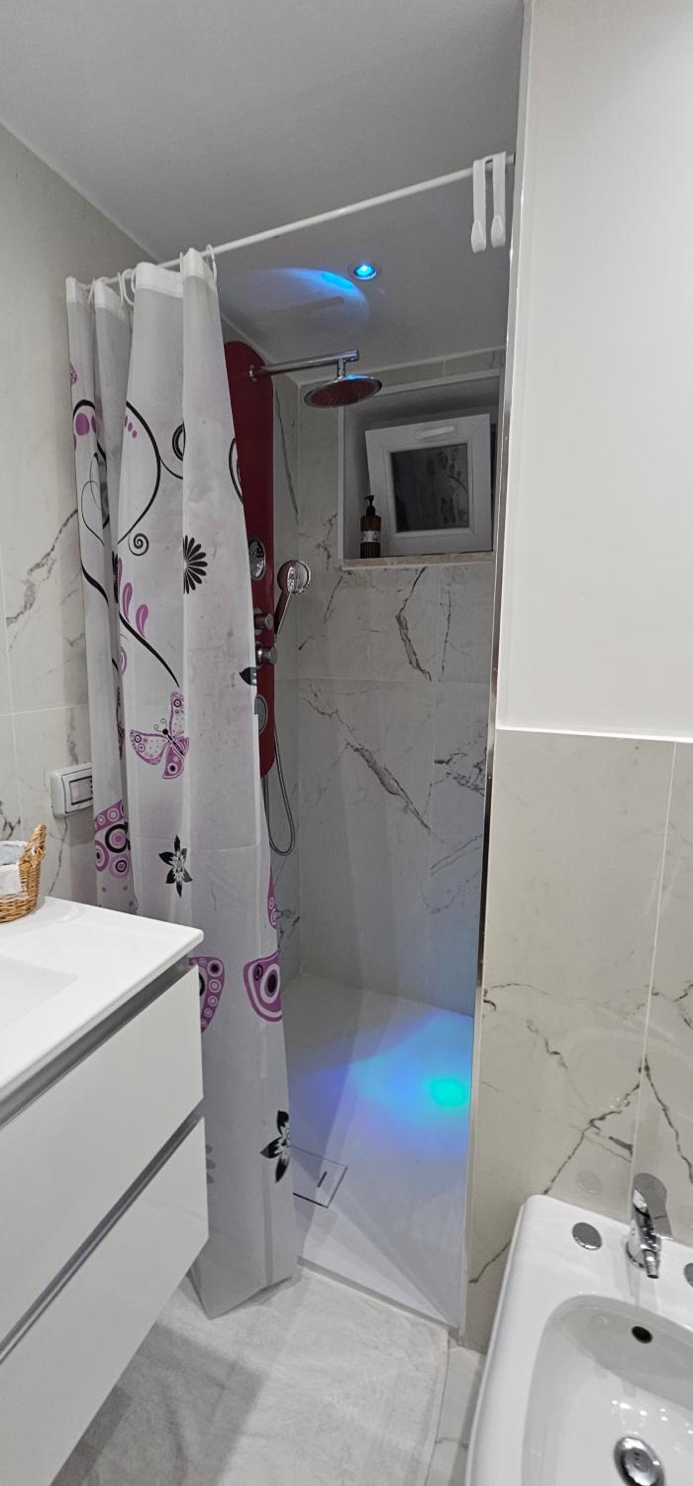 Large Double Room - Photo 7