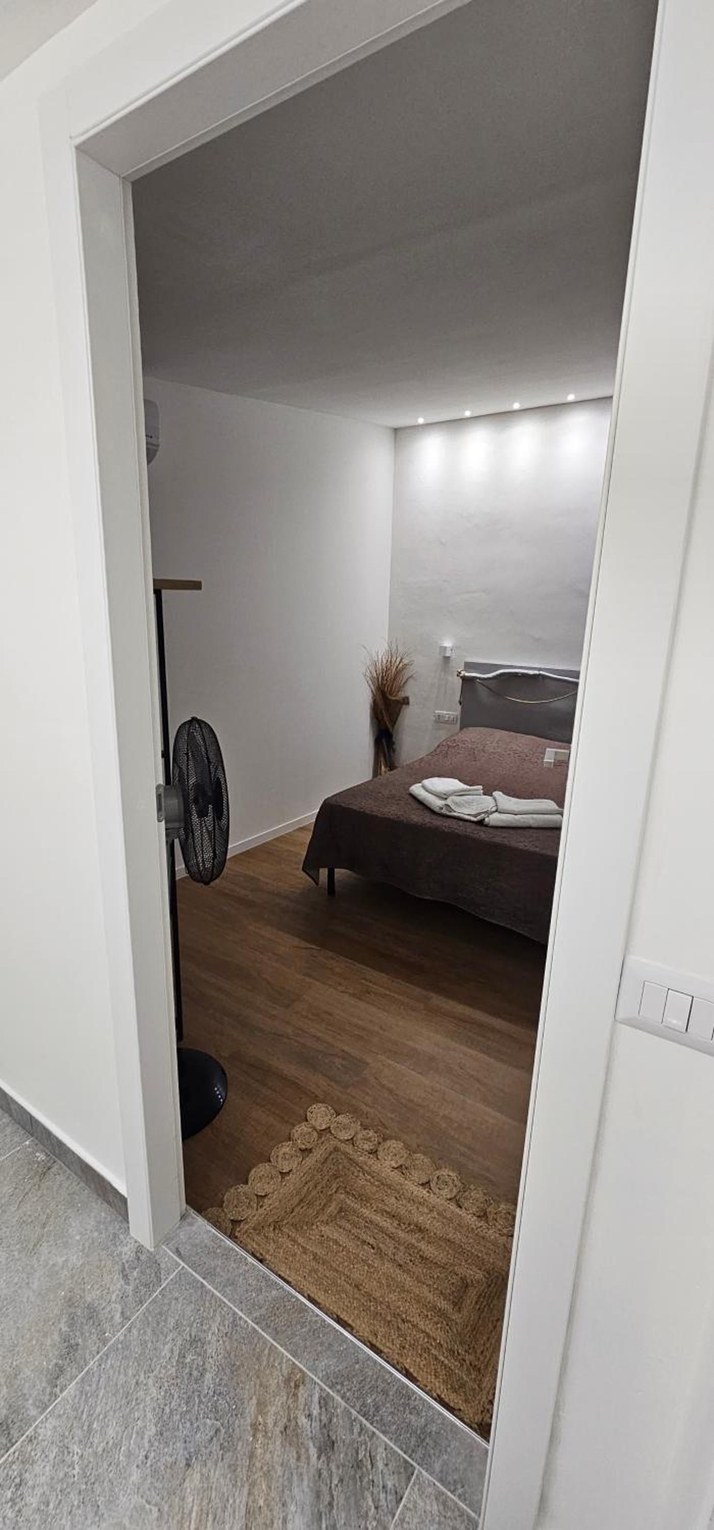 Large Double Room - Photo 8