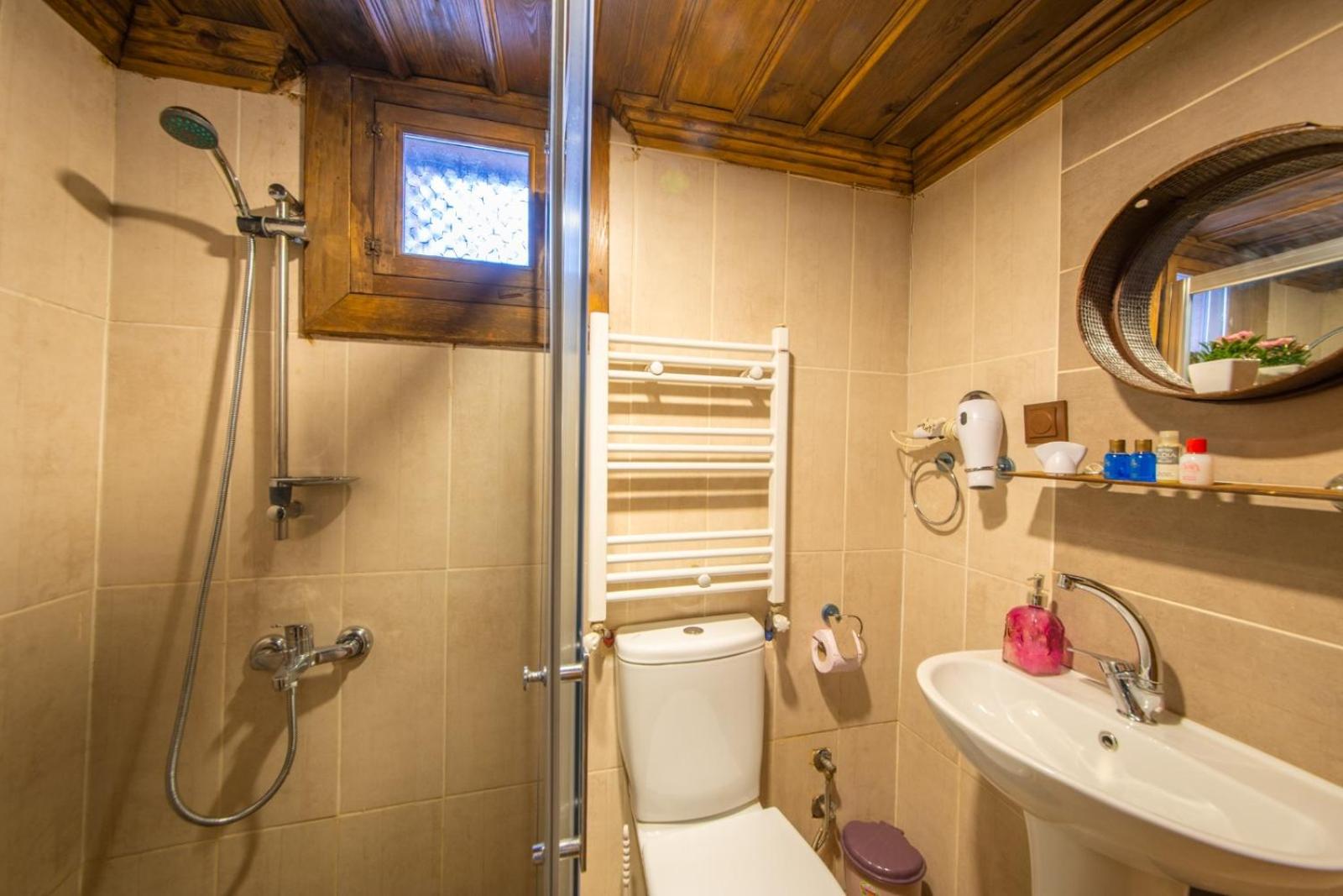 Double Room with Garden View - Photo 3