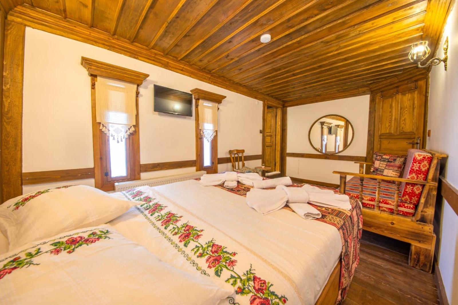 Double Room with Garden View - Photo 5
