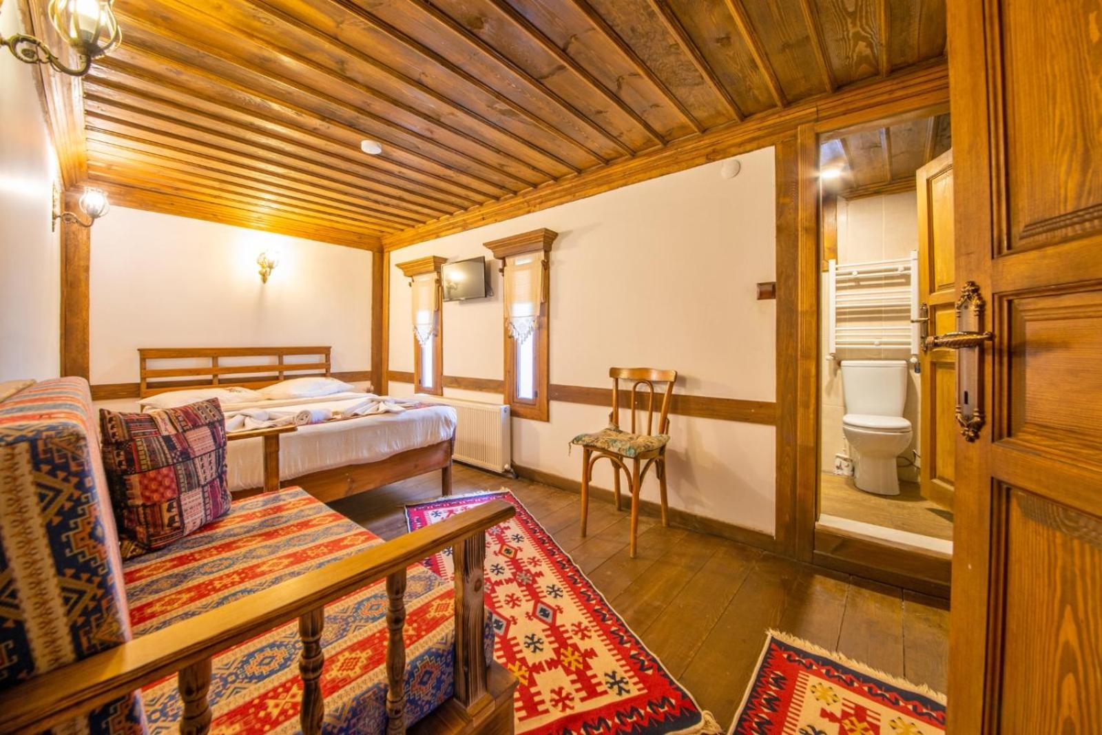 Double Room with Garden View - Photo 6