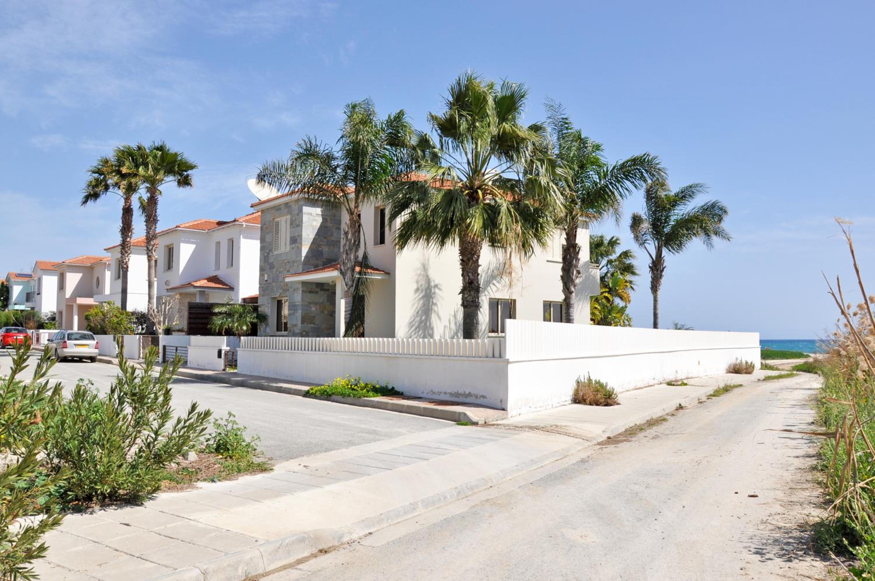 Three-Bedroom Villa With Sea View photo 2