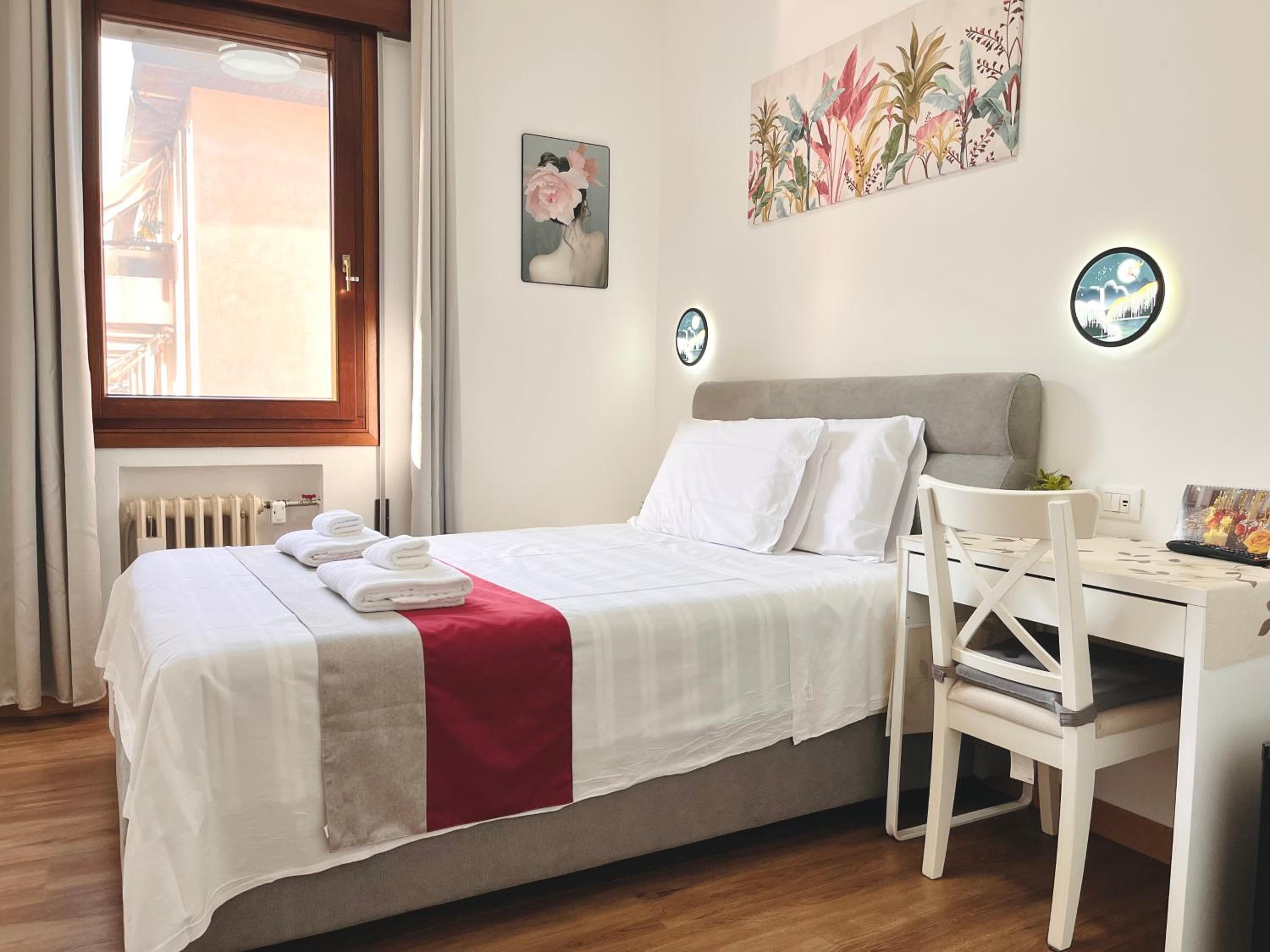 Double or Twin Room with Private Bathroom photo 3
