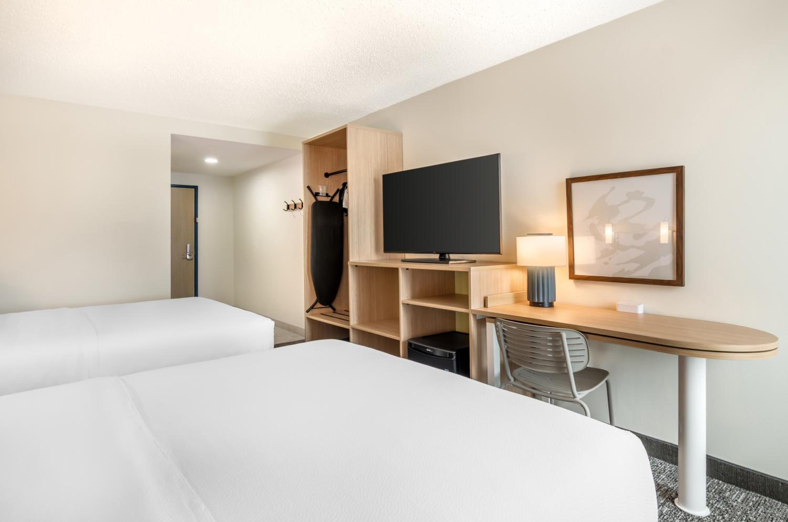 Queen Room with Two Queen Beds - Hearing Access - Photo 6