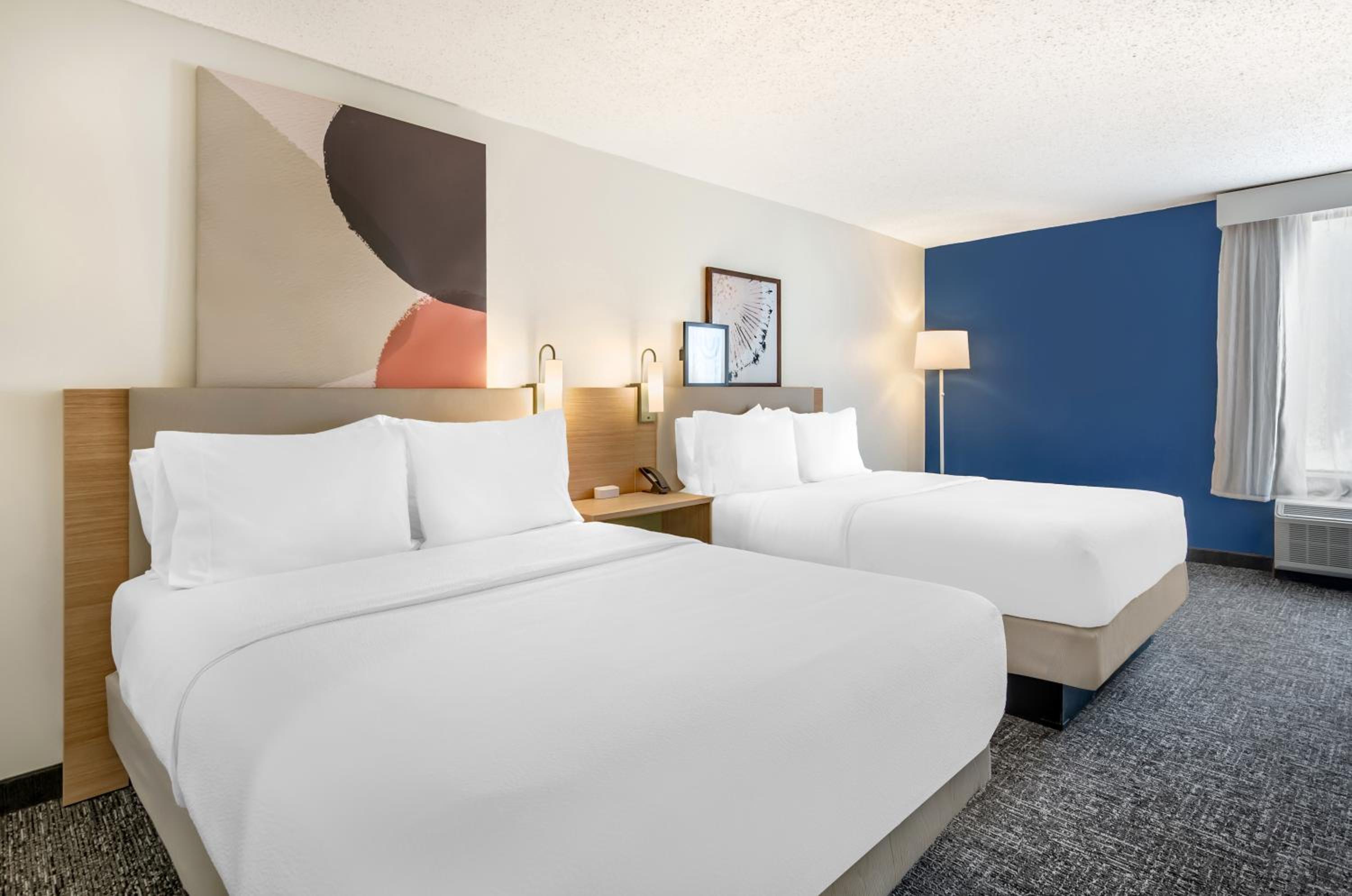 Queen Room with Two Queen Beds - Hearing Access - Photo 9