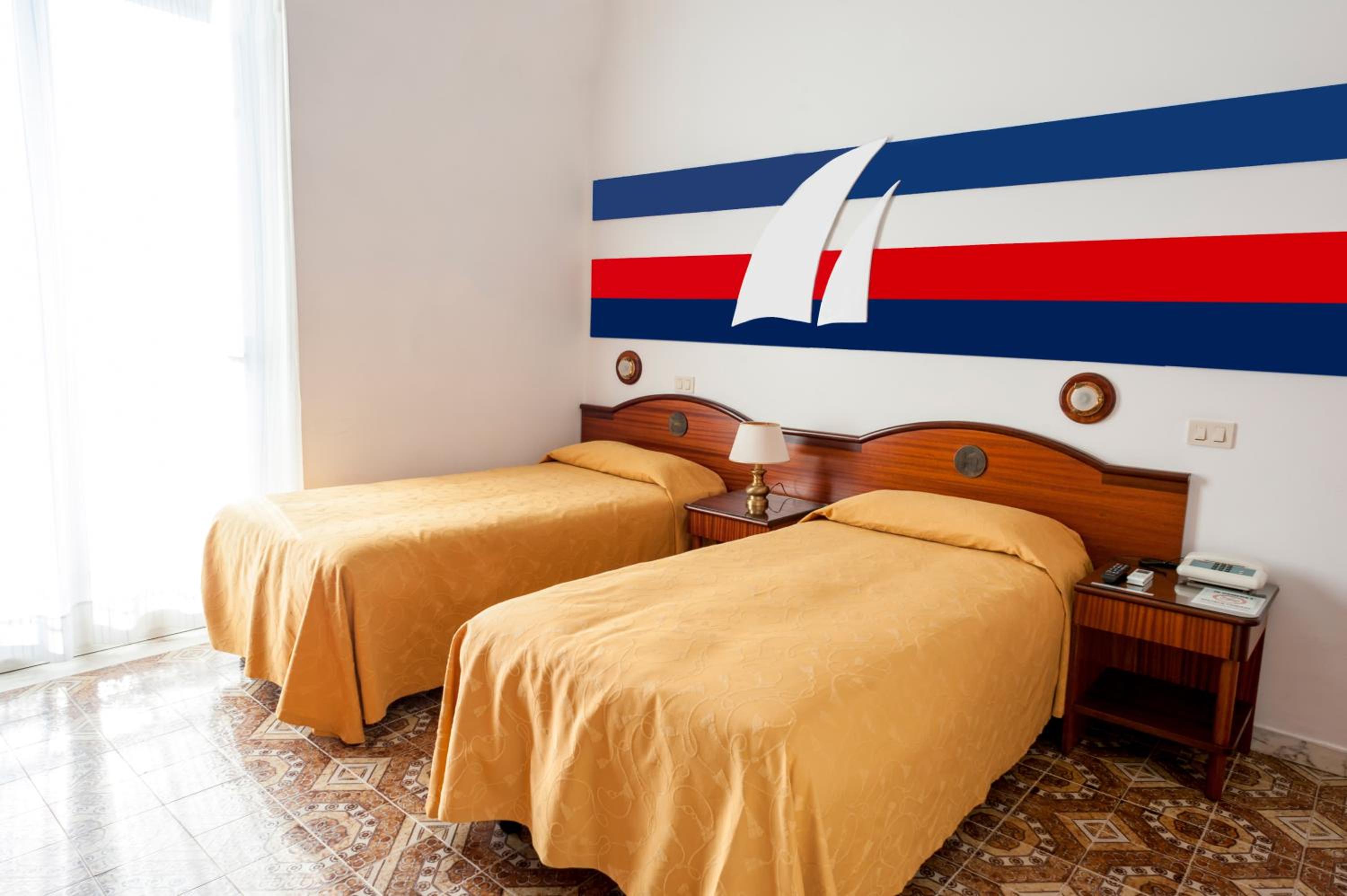 Double or Twin Room - Photo 4