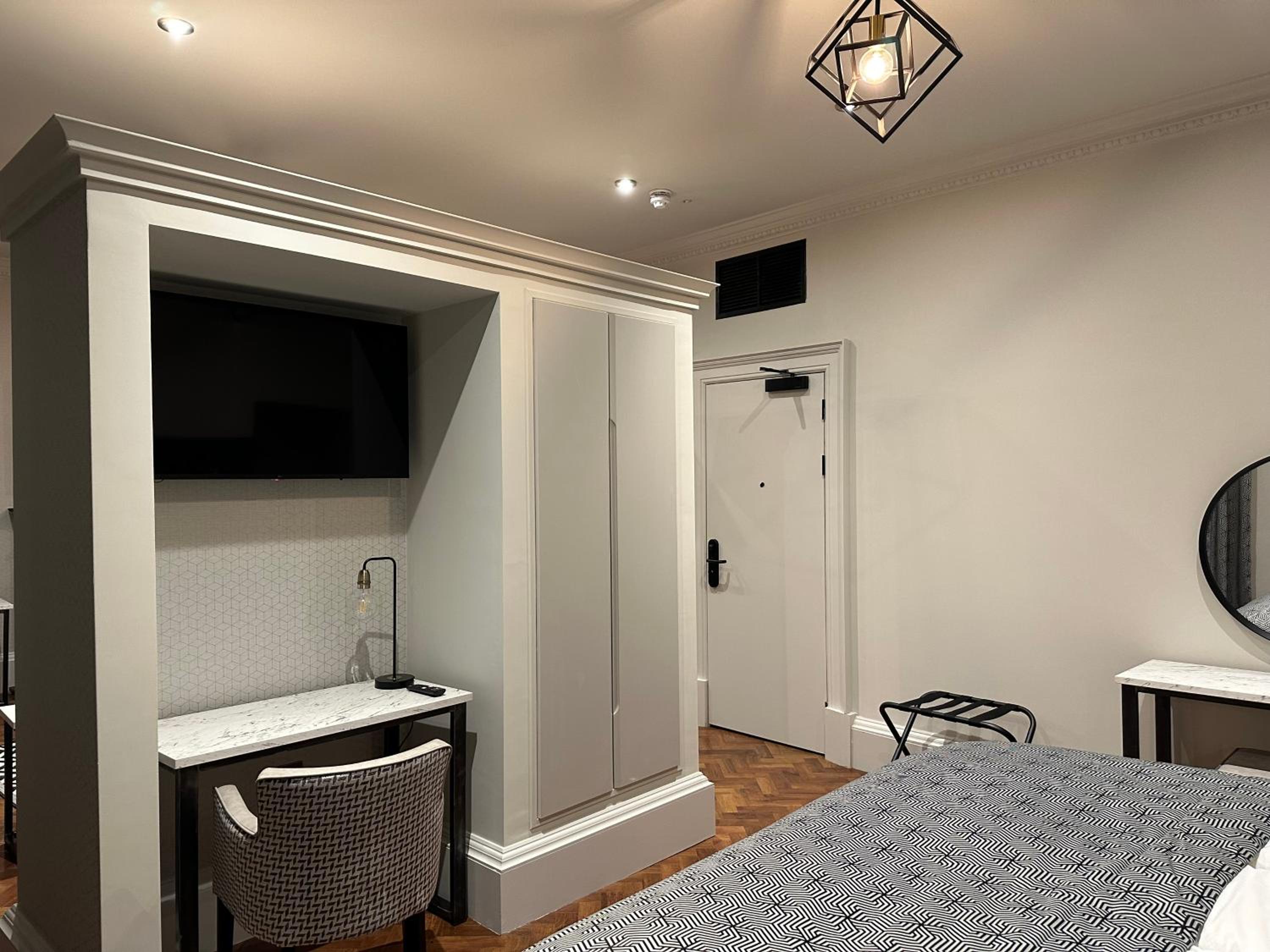 Accessible Superior King or Twin Suite