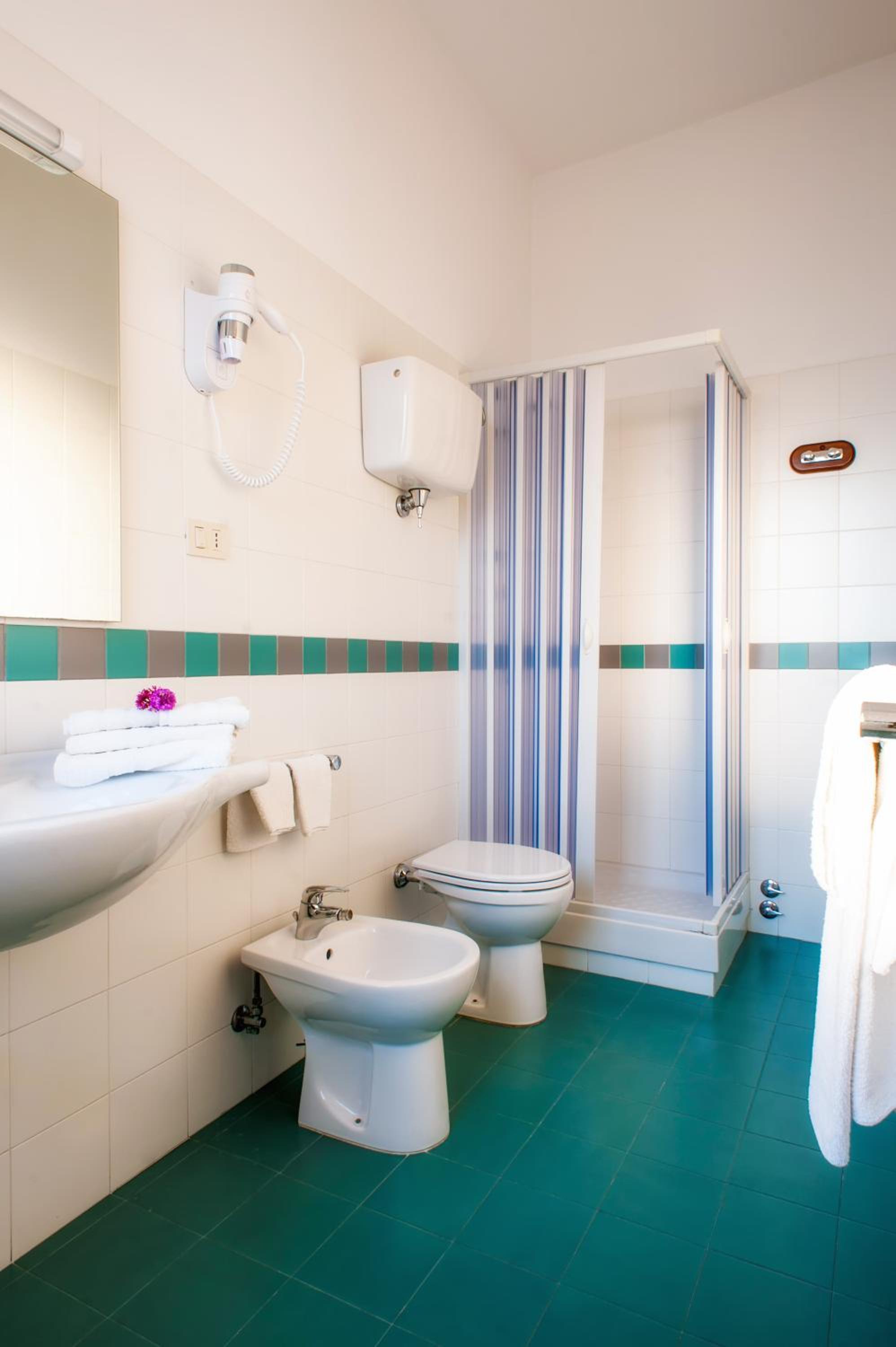 Double or Twin Room - Photo 5