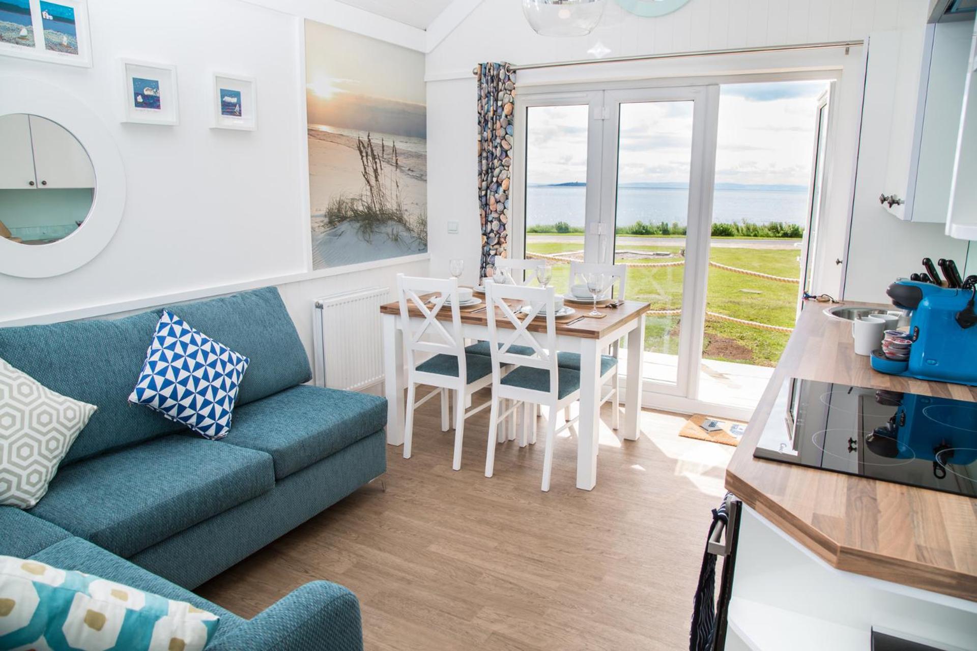 Deluxe Beach Hut Wood Fired Hot Tub Pet Friendly