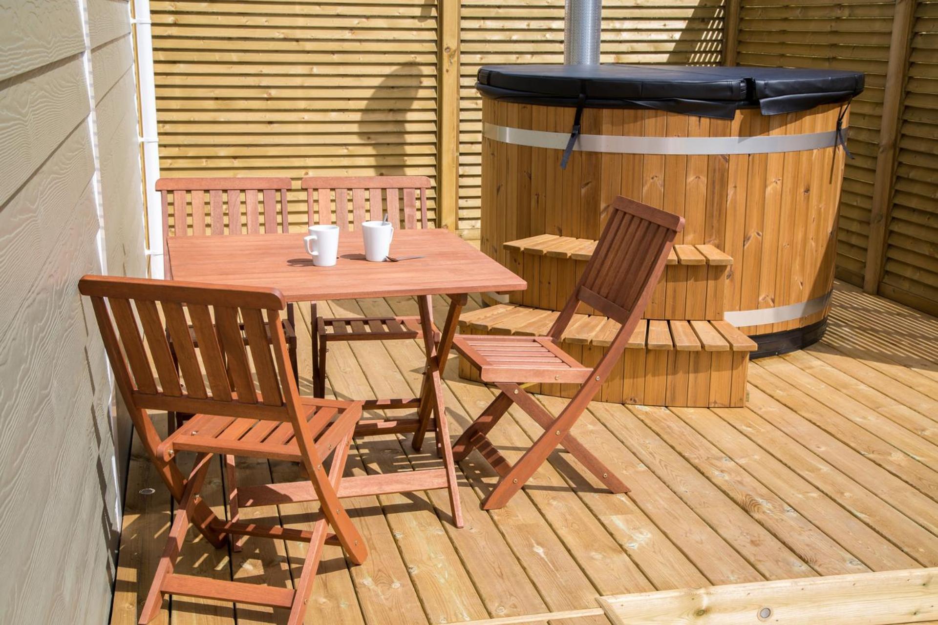  Deluxe Beach Hut Wood Fired Hot Tub Pet Friendly photo 3