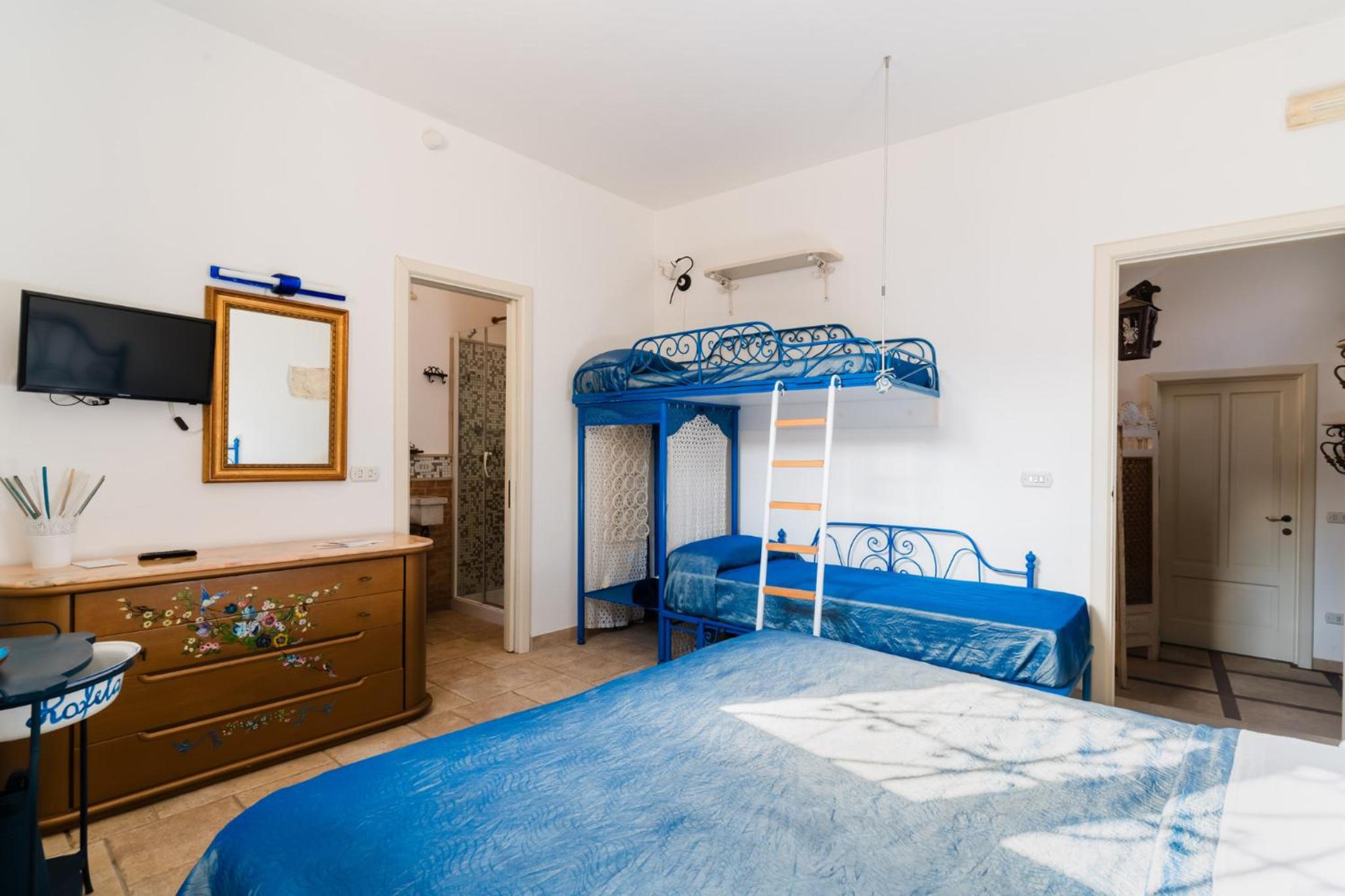Double or Twin Room with Private Bathroom photo 2