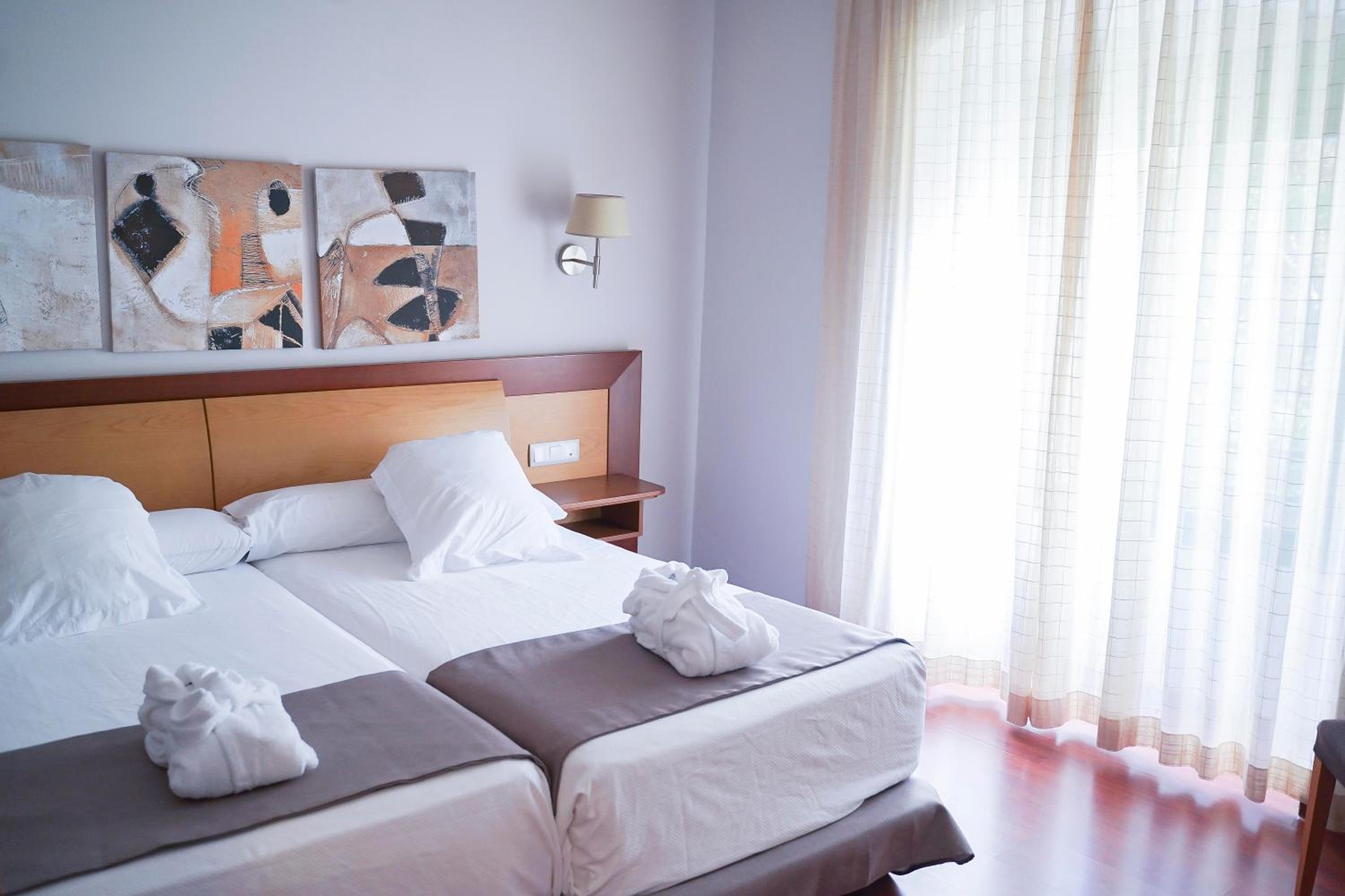 Double Room - Disability Access with Spa included photo 3