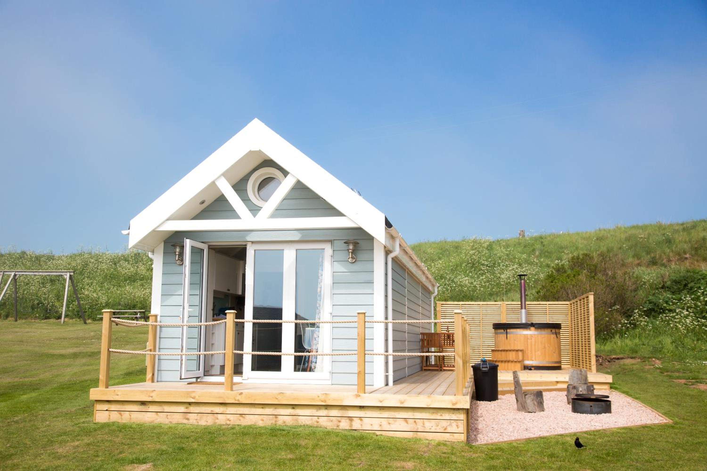Deluxe Beach Hut Wood Fired Hot Tub (no pets) photo 2