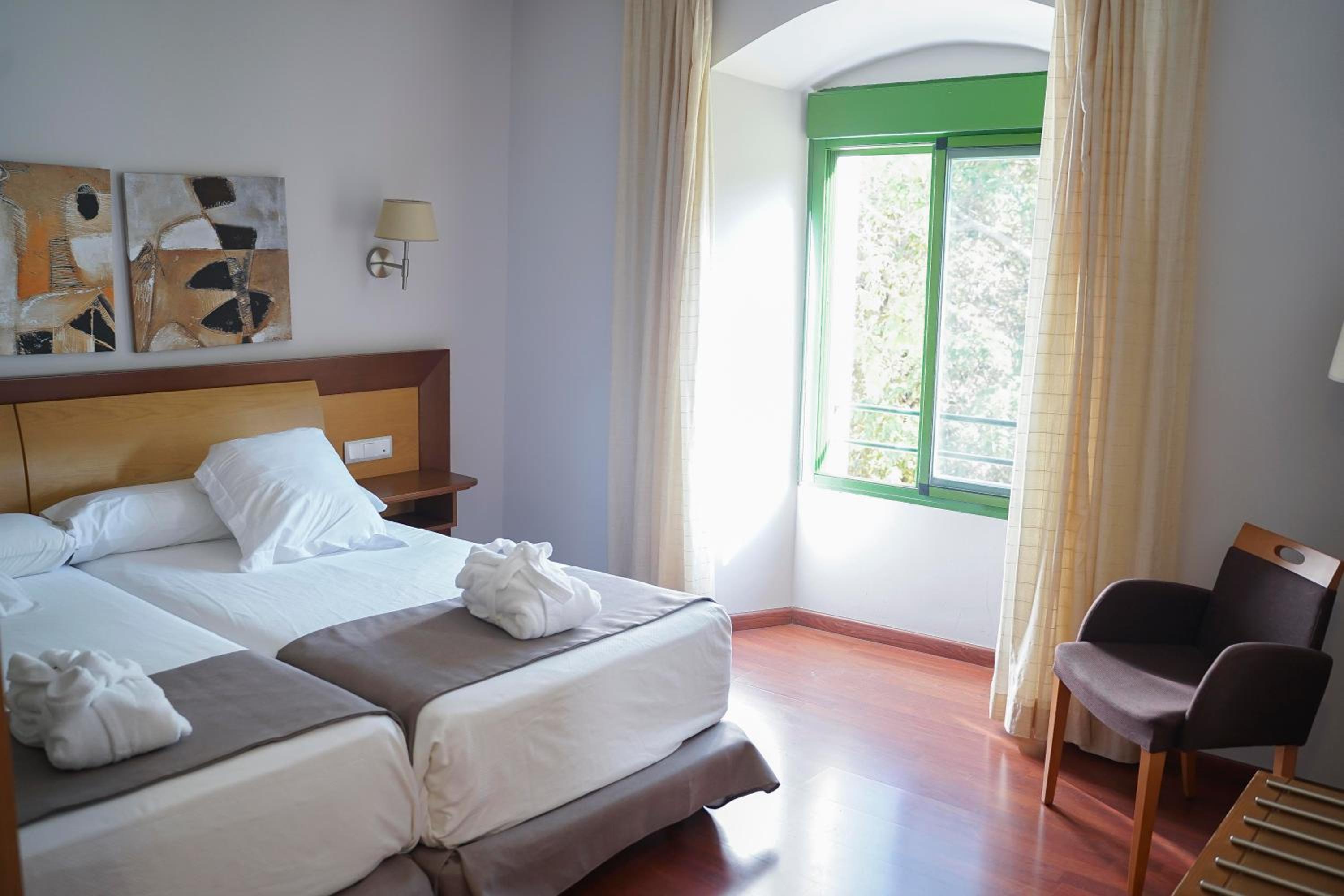 Comfort Quadruple Room with Spa and thermal circuit included Comfort Quadruple Room with Spa and thermal circuit included