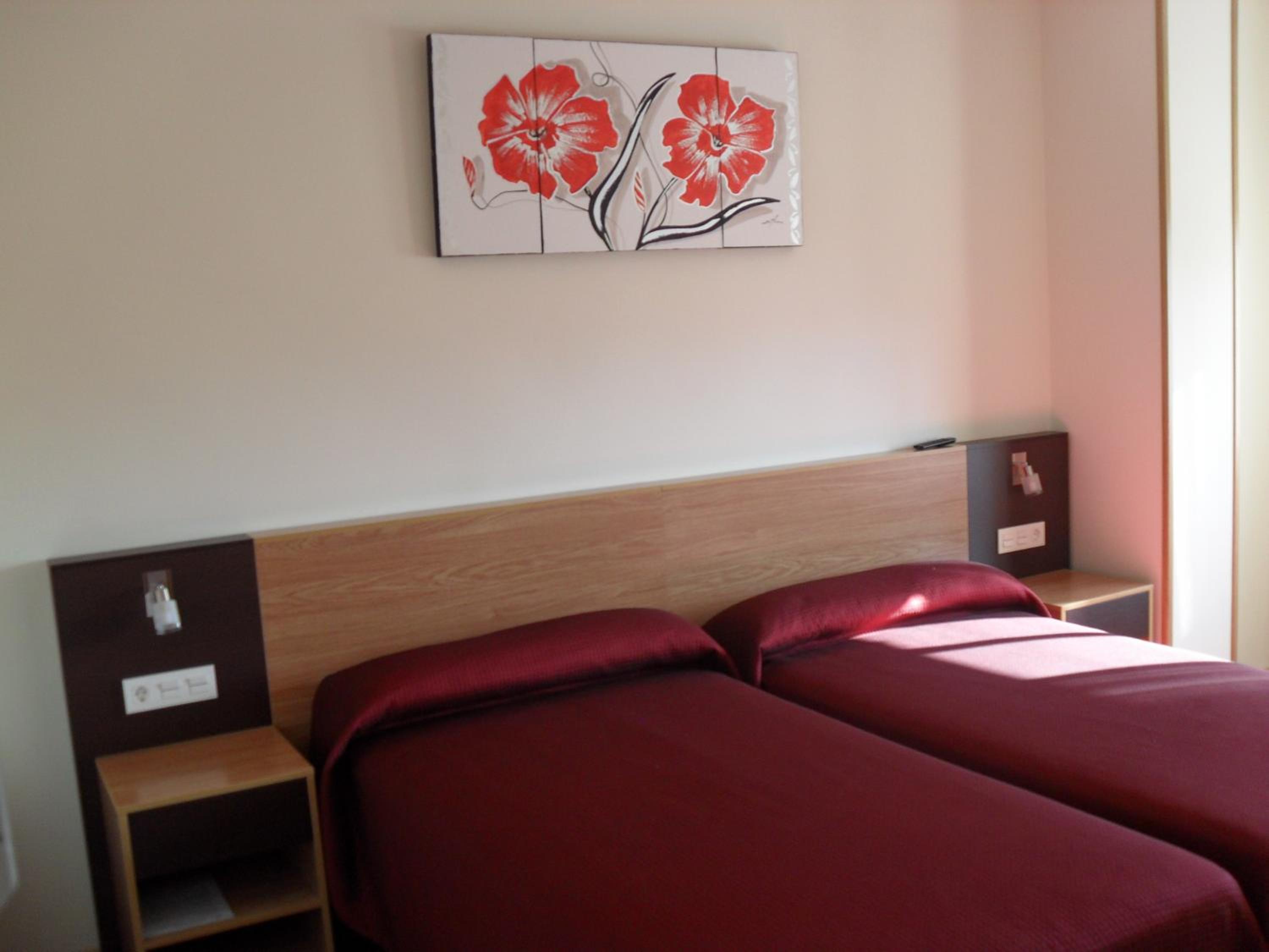 Twin Room With Private Bathroom - Photo 6
