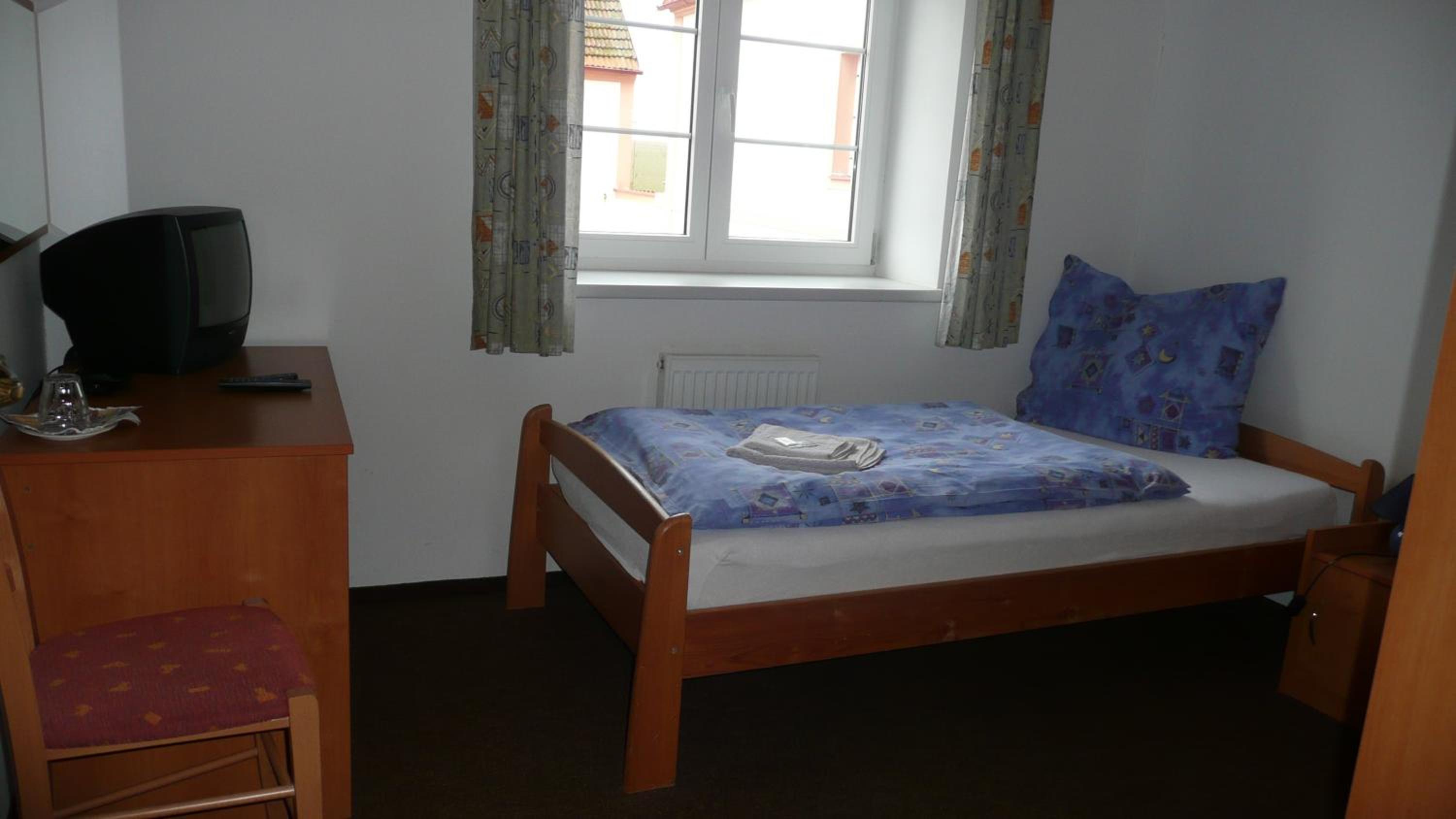 Single Room with Bathroom photo 1