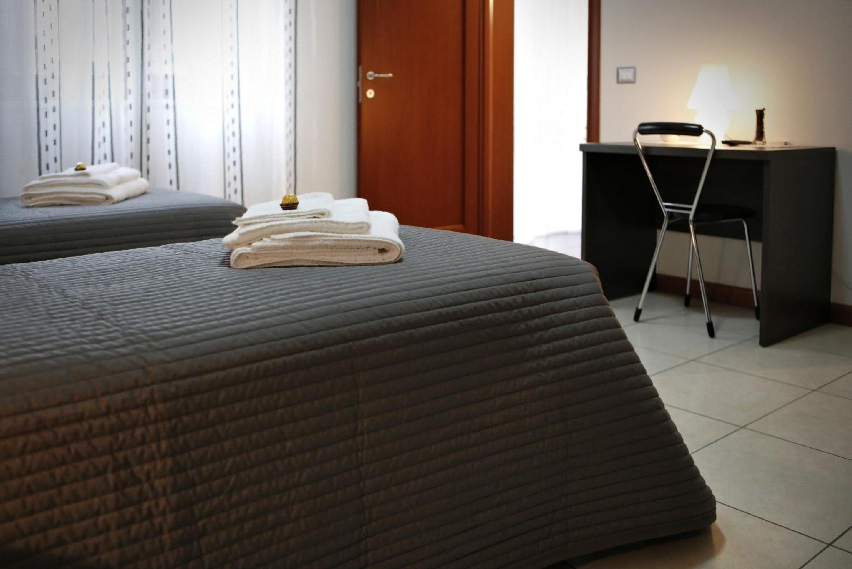 Double or Twin Room - Photo 6