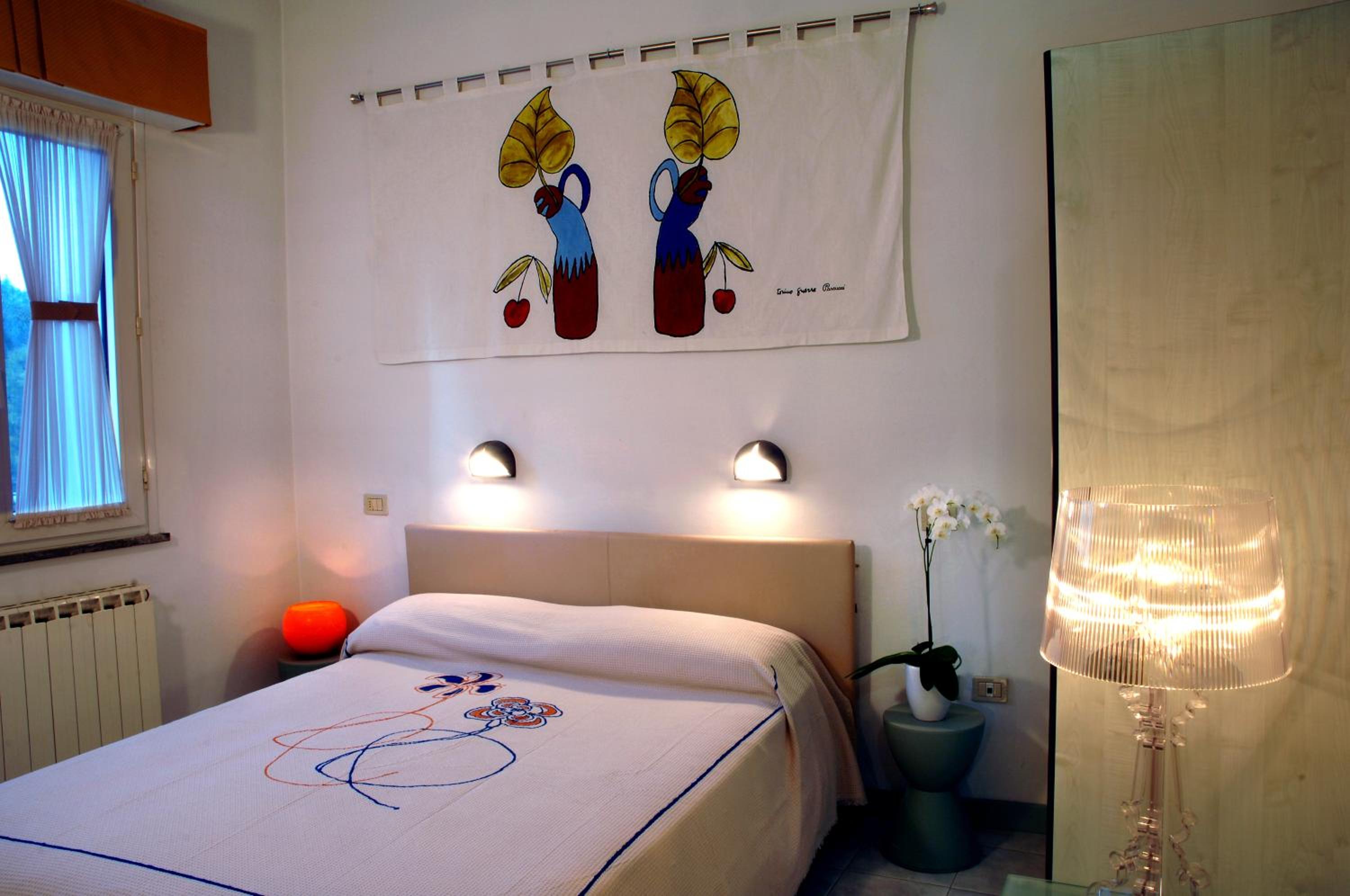 Classic One-Bedroom Apartment with King Bed photo 2