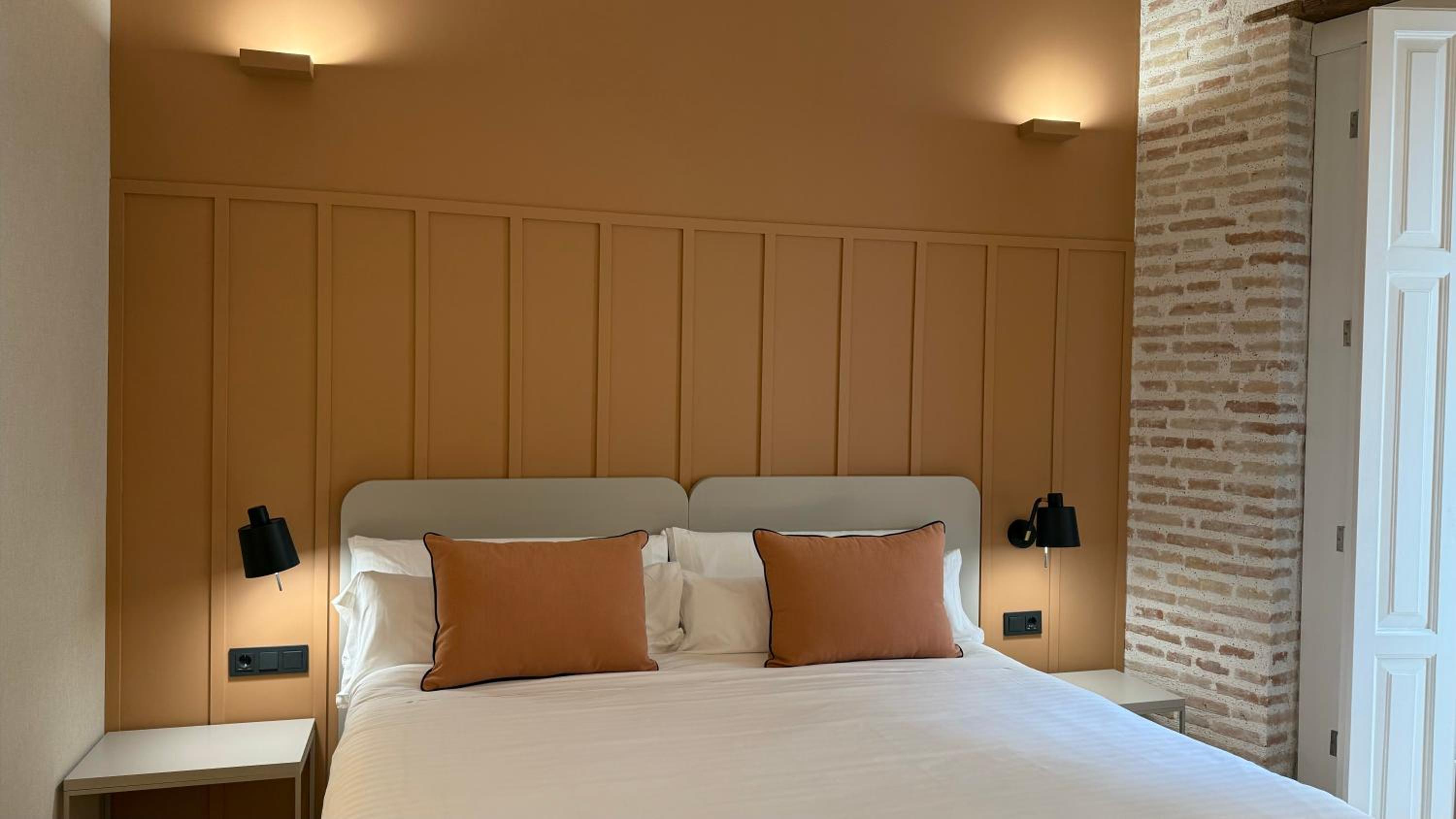 Standard Double Room - Photo 2