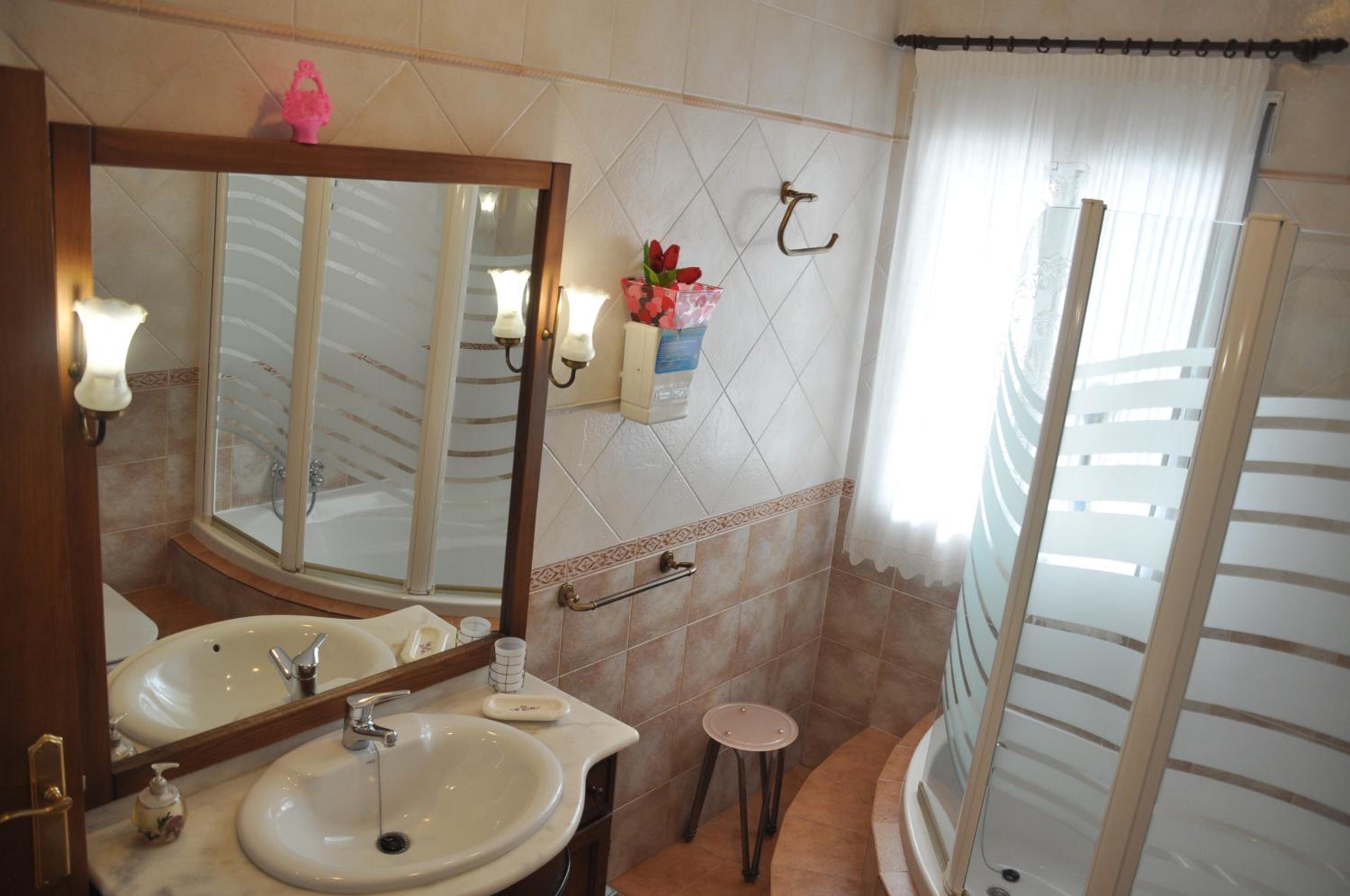 Single Room with Private External Bathroom photo 2