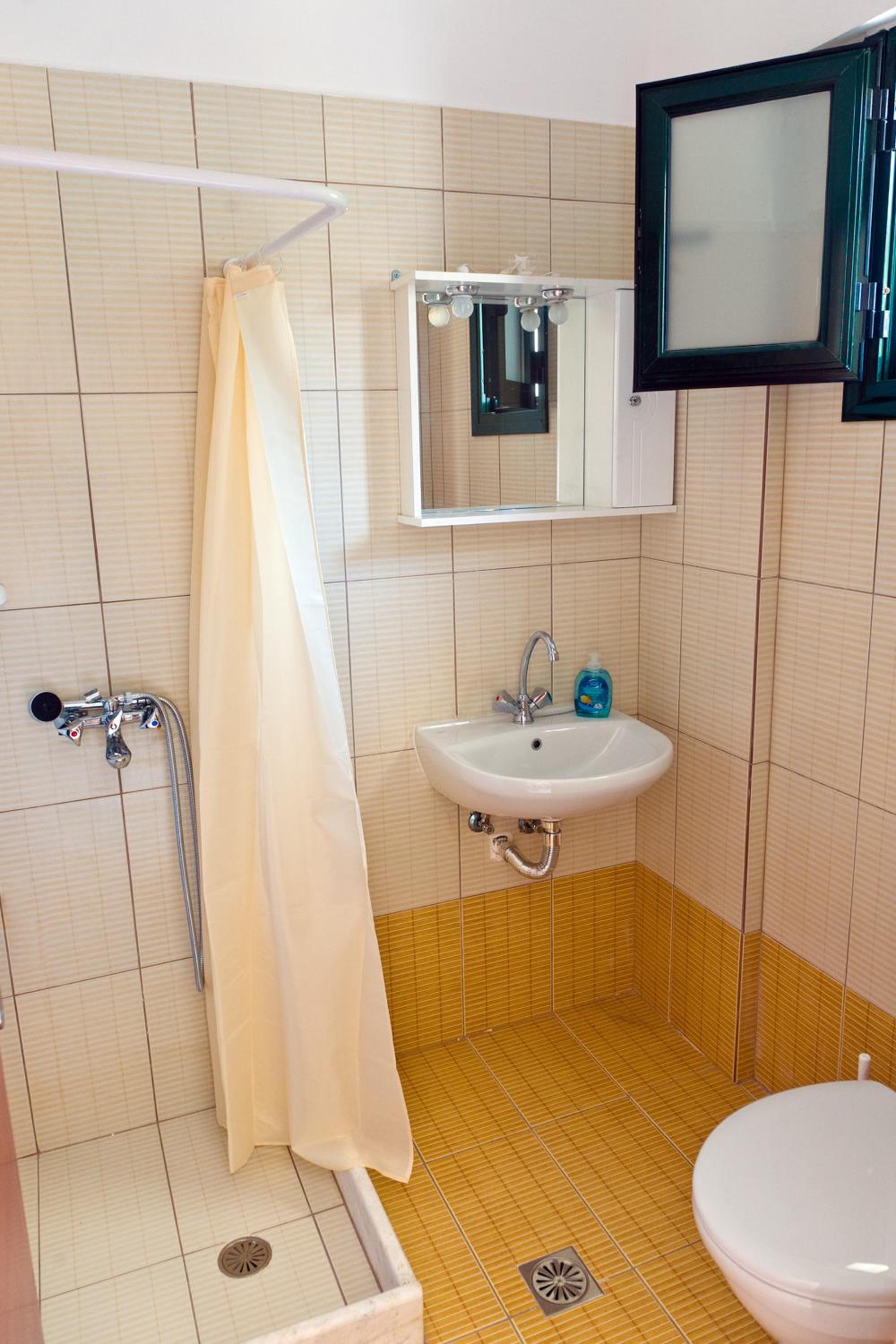 Studio (3 Adults) photo 3