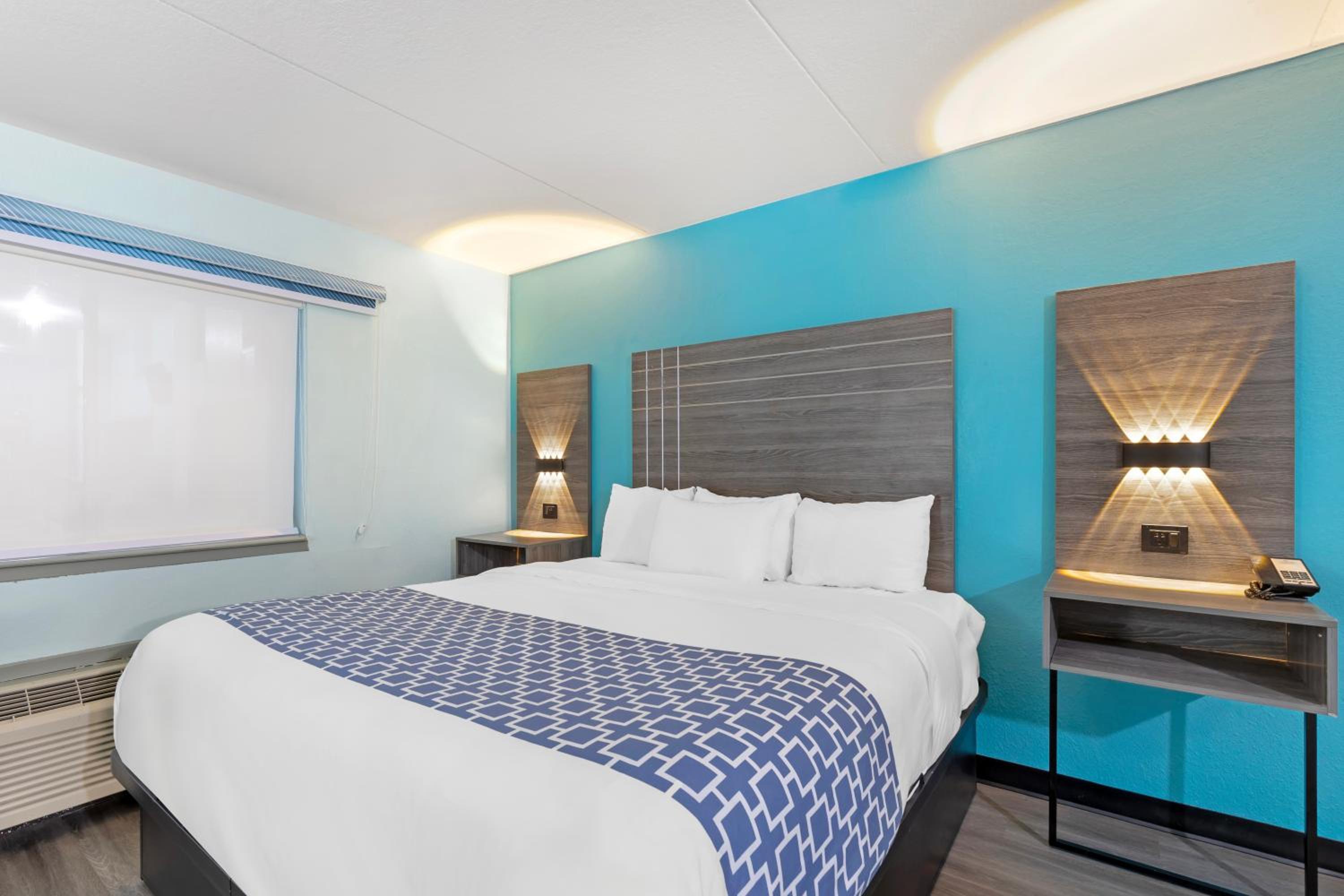 Large King Room with Sofa Bed - Non-smoking - Photo 5