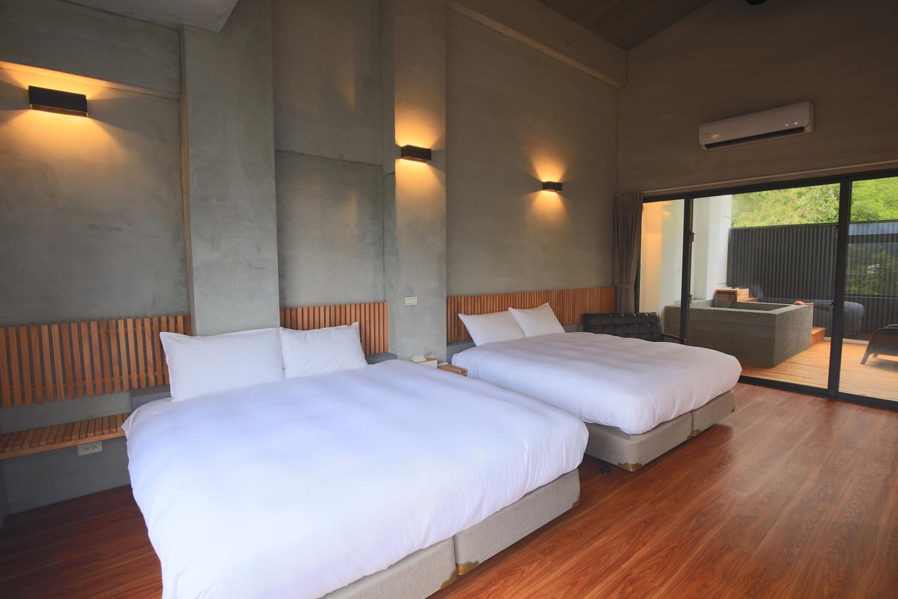Deluxe Quadruple Room photo 2