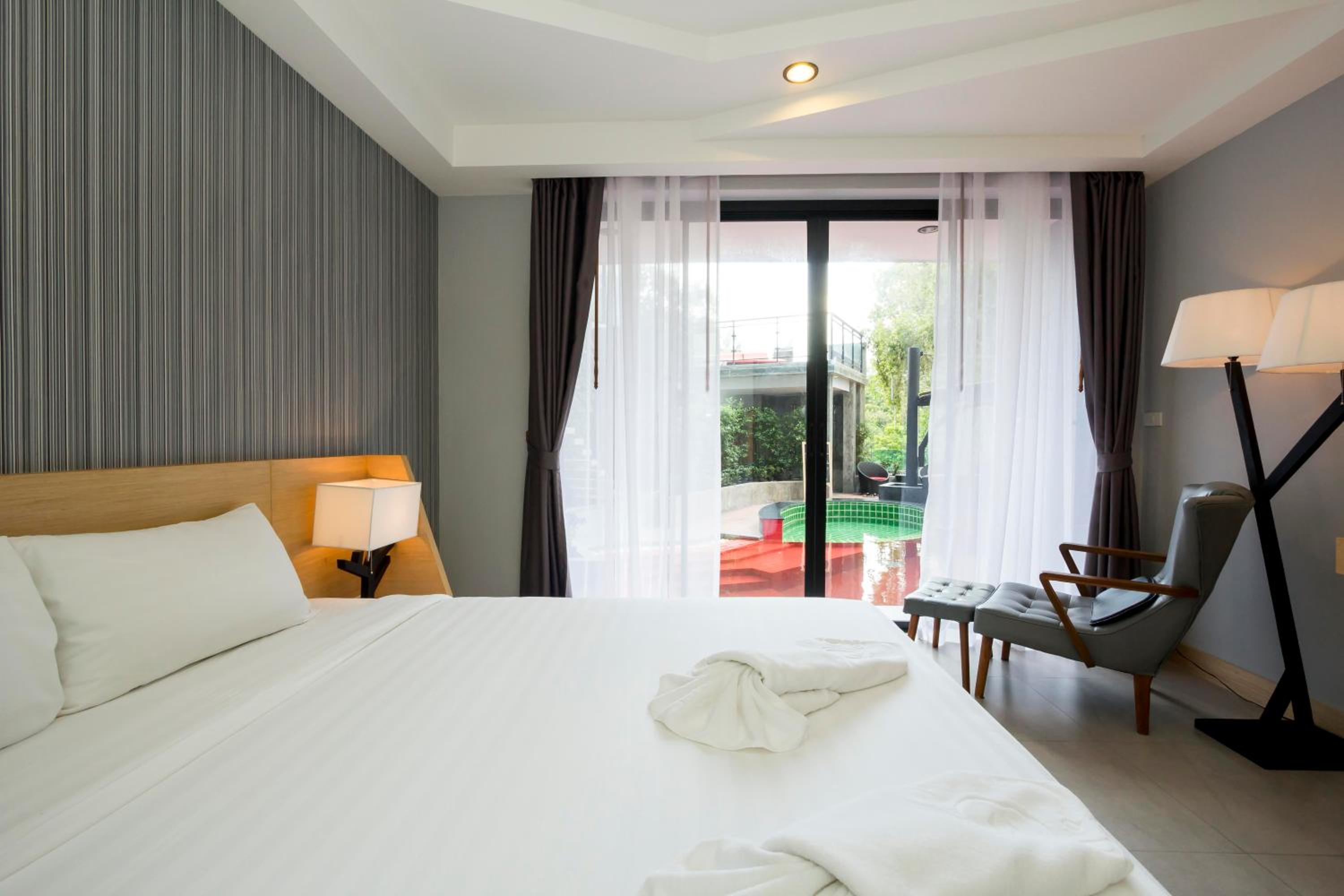 Deluxe Room With Pool Access photo 2