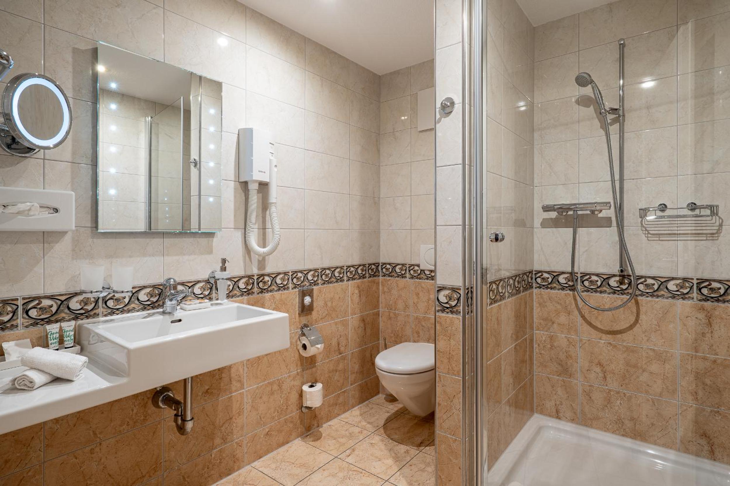 Superior Double Room with Lake View photo 2