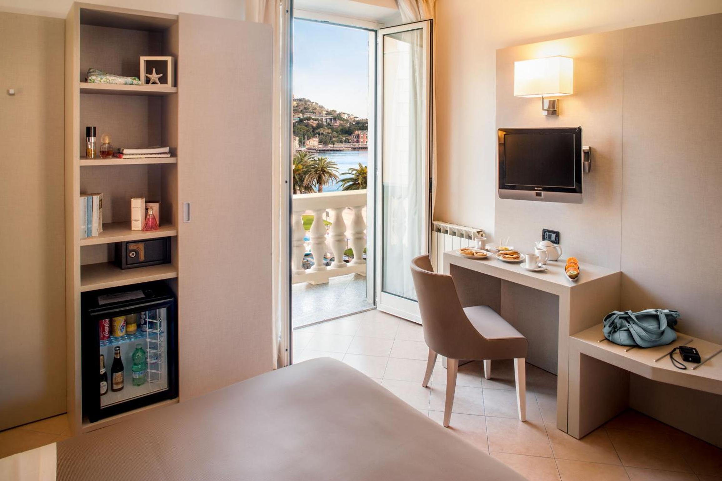 Single Room with Lateral Sea View