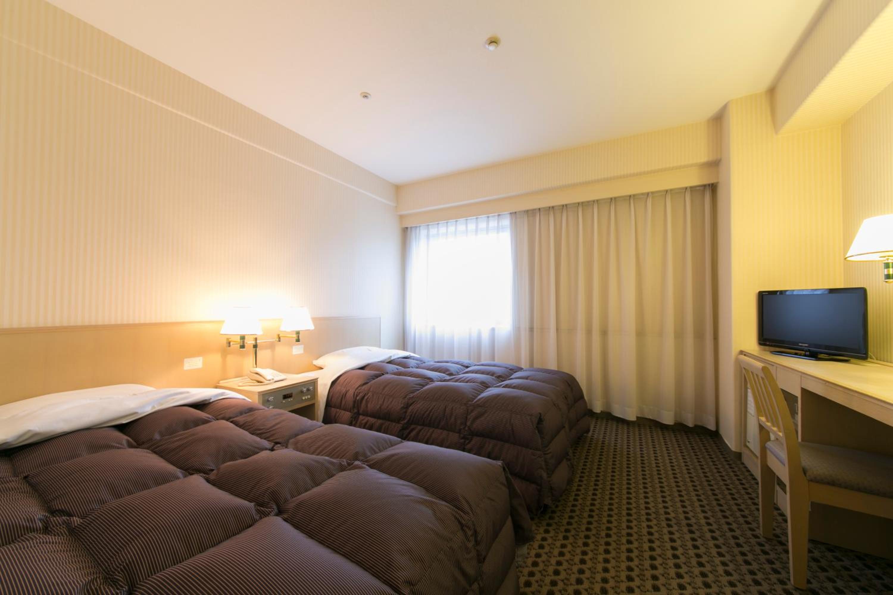 Twin Room - Non-Smoking - Photo 12
