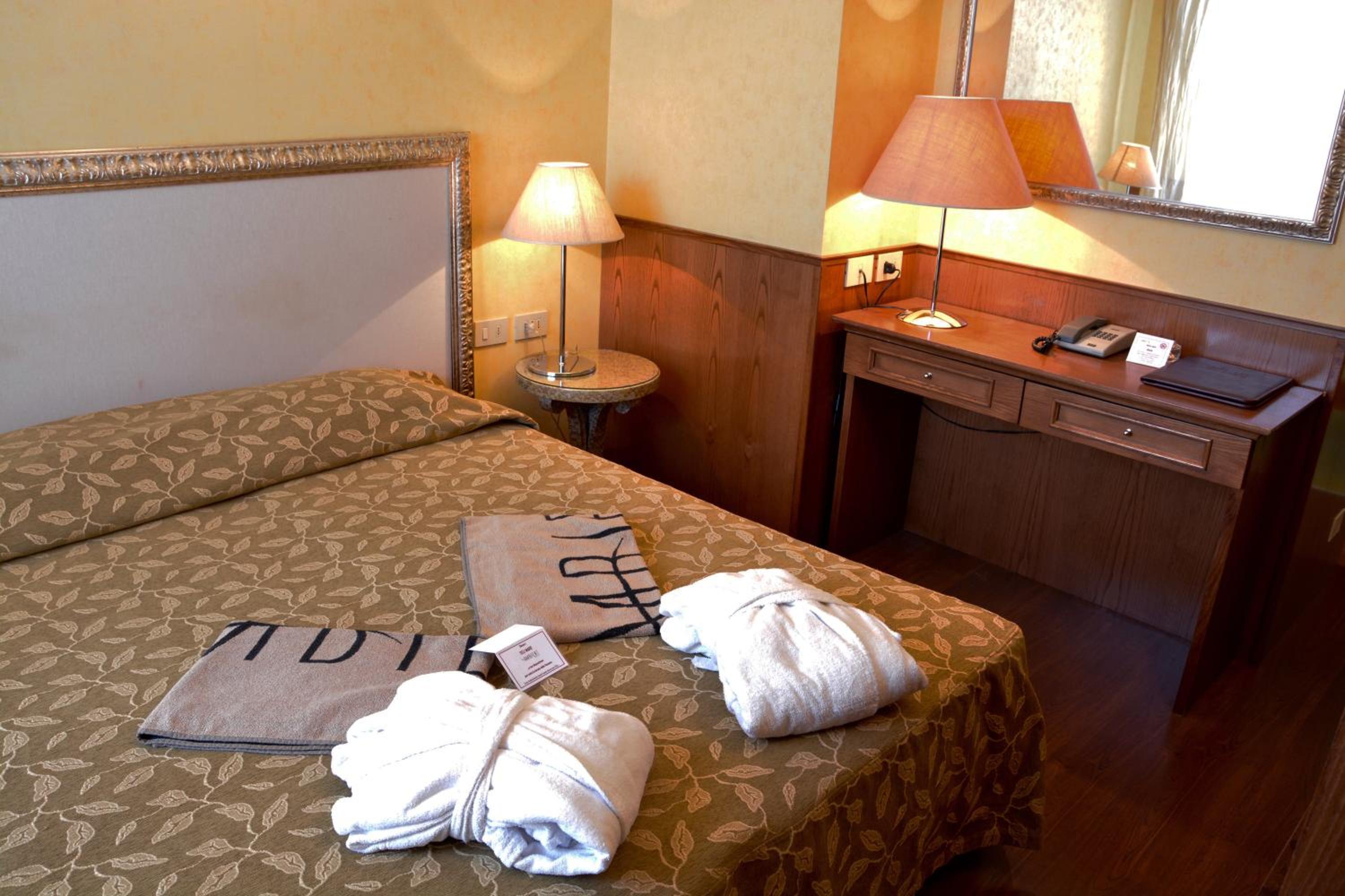 Standard Triple Room - Photo 2