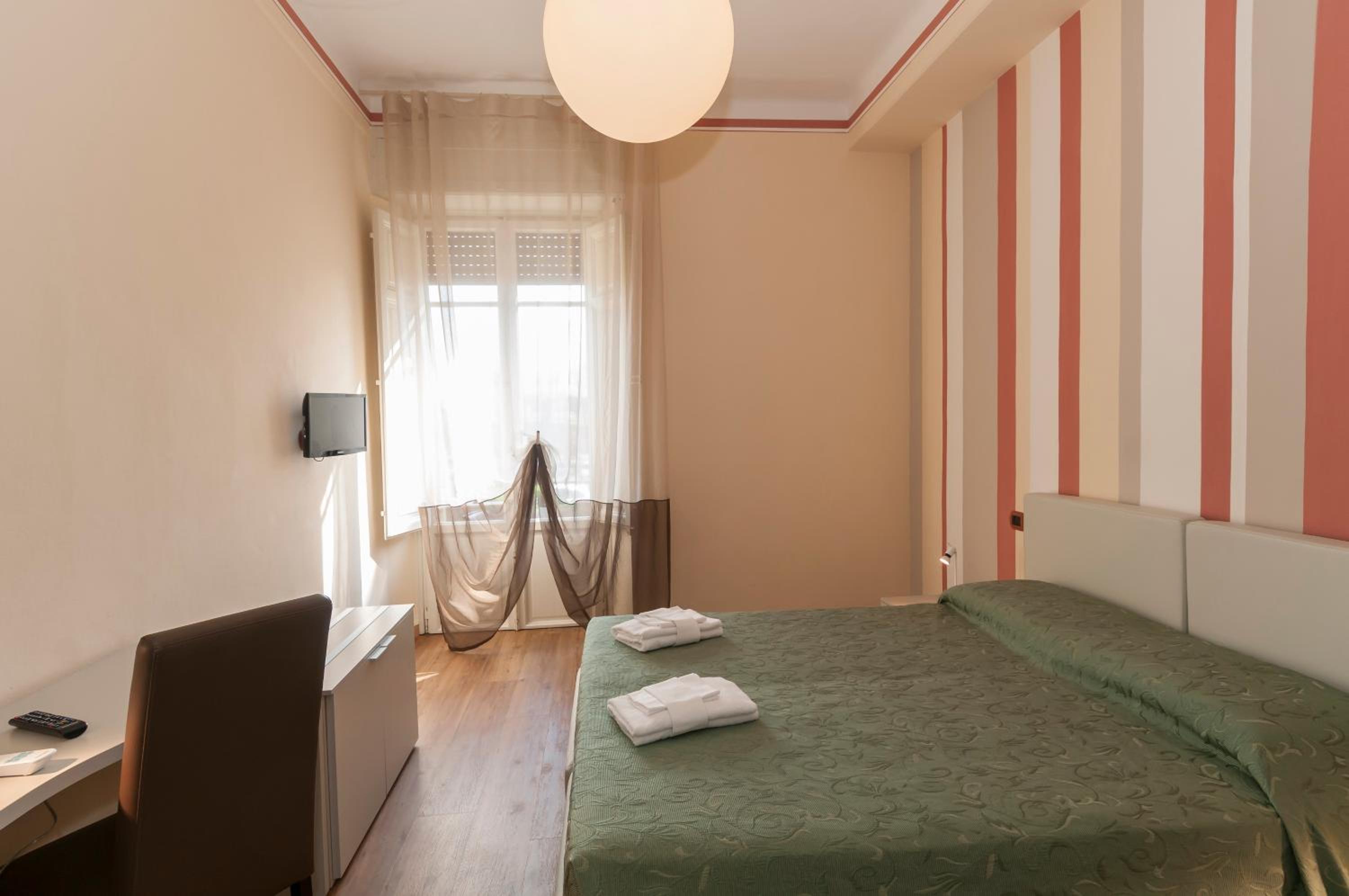 Comfort Double Room with Balcony and City View photo 2